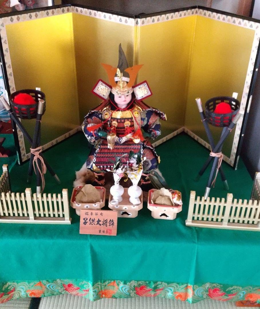 五月人形 子供大将 と、座敷旗飾りセット 五月人形 鎧着子供