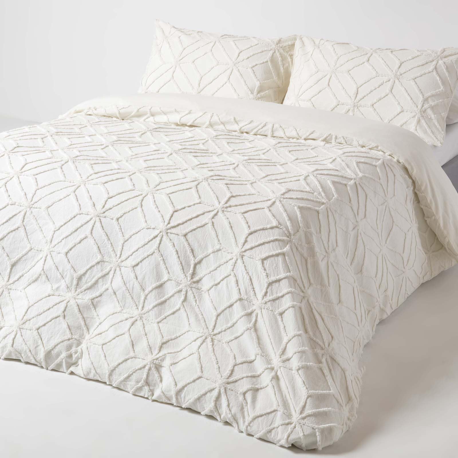 HOMESCAPES Super King Size 100% Cotton White Tufted Duvet Cover Set with Geometric Diamond Textured Pattern 180 Thread Count Pure Cotton Super Soft Quilt Cover with Pillowcases