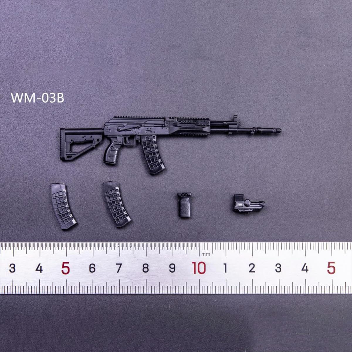 Amazon | HASUKI WM 03B 1/12スケール ABS&PVC製 AK 12 装備セット