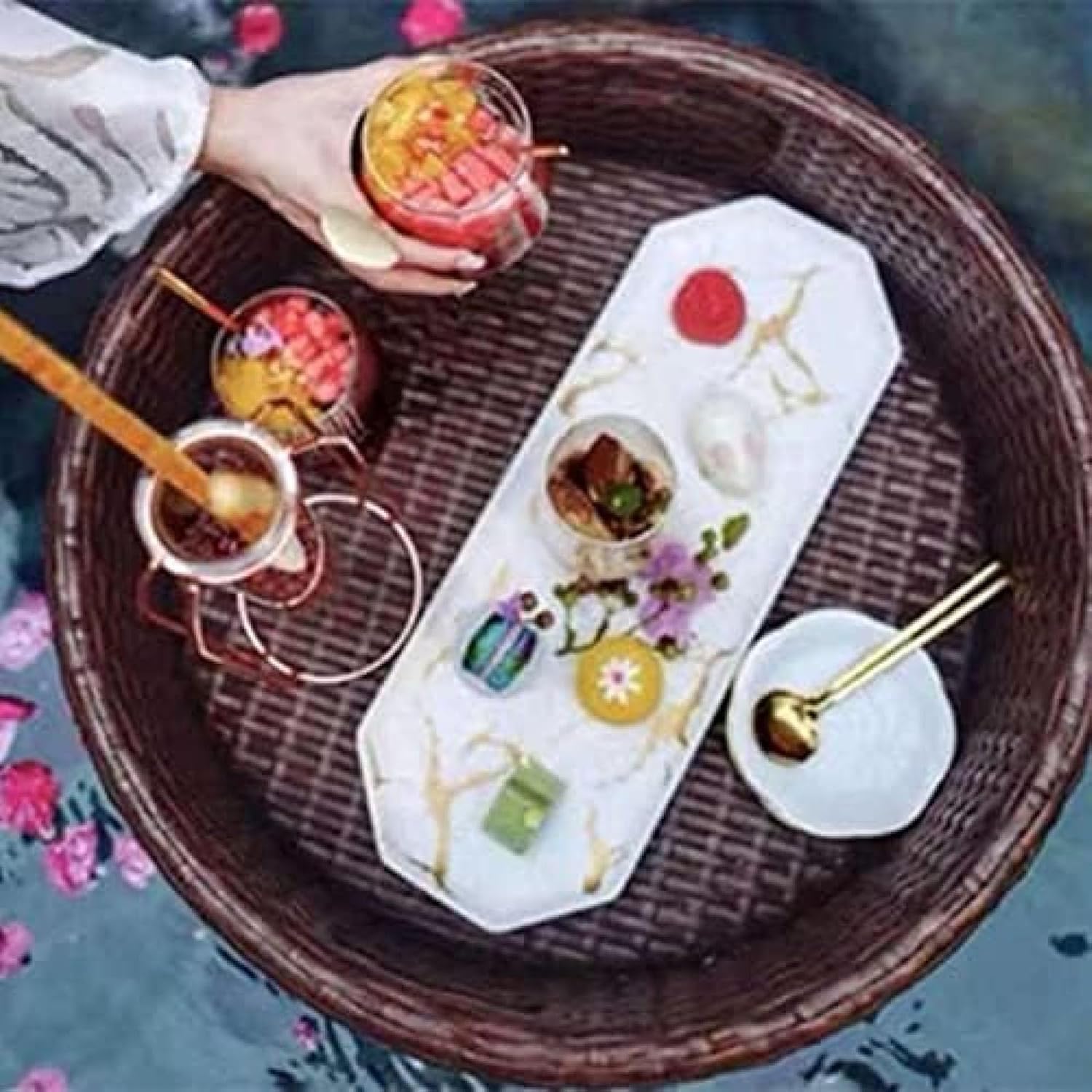 Bandeja redonda flotante de ratán con asas, bandeja decorativa para servir mesa de café u otomana, diseño tejido perfecto para cocina y hogar, 60 x 20 cm