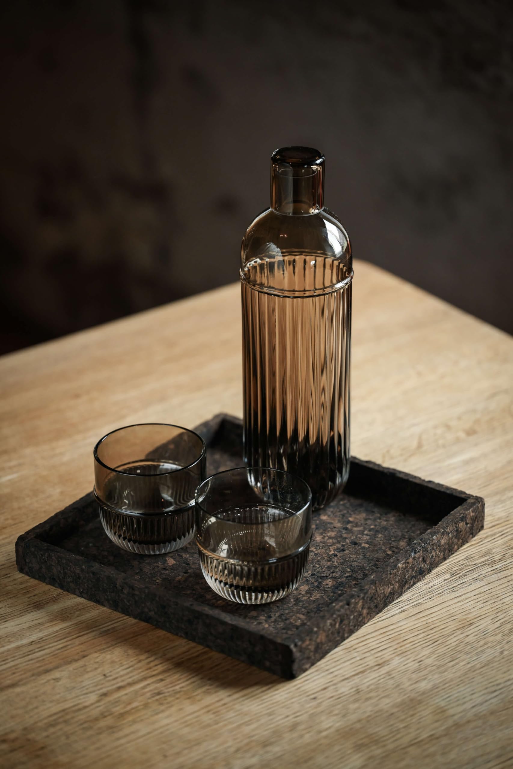Carafe, 900 ml, conçue par Rikke Malling, verre fumé, carafe de service élégante pour la qualité restaurant