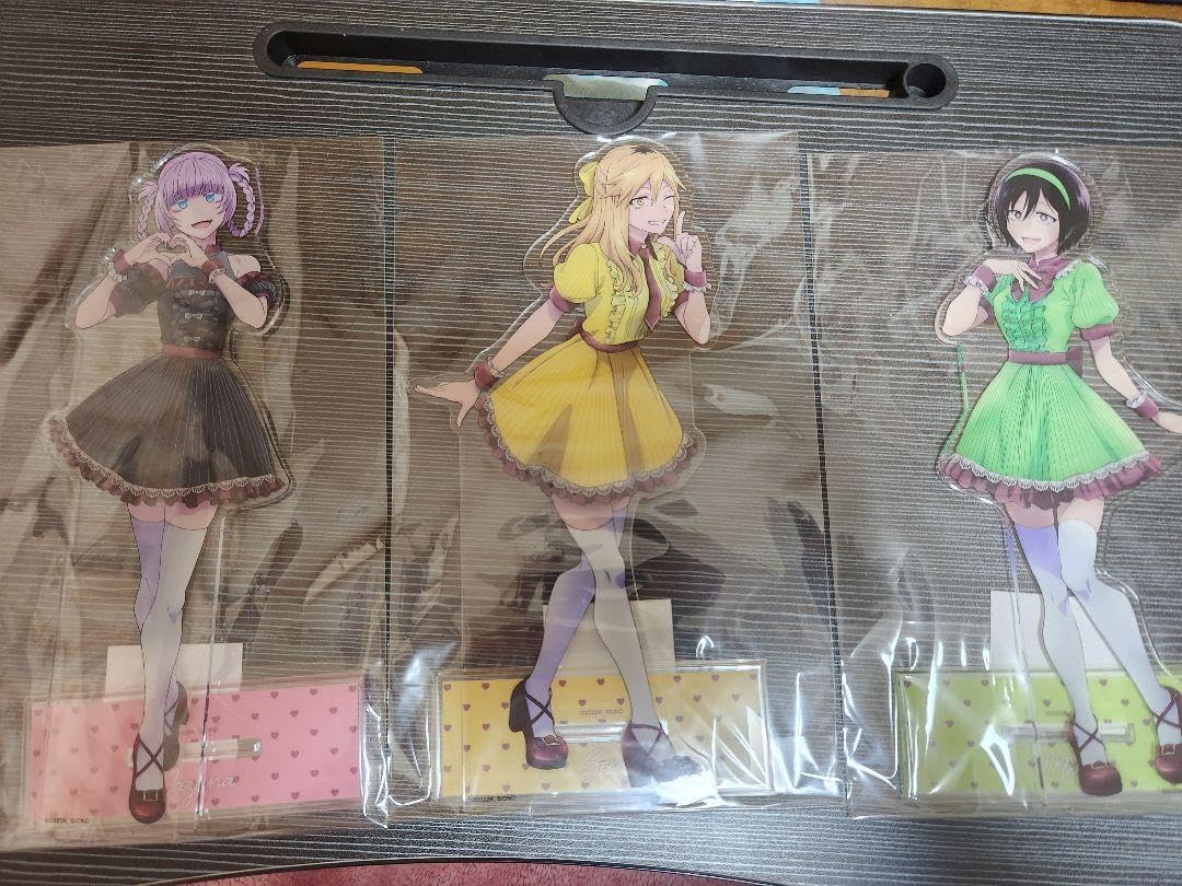 BIGアクリルスタンド ハピラキ缶バッジくじ よふかしのうた 七草ナズナ