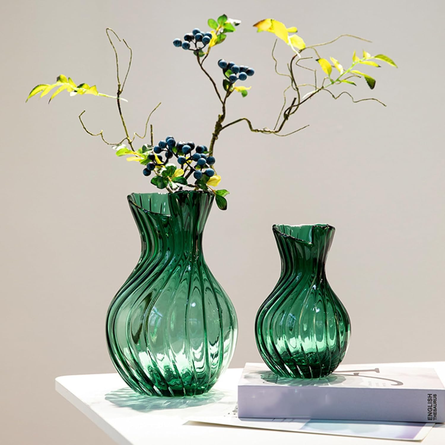 Green Glass Vase,Green Twisted Glass Vase,Flower Handmade Flower Arrangement Decoration,Hydroponic Decoration for Home Table Office,Green 1Pcs,19 * 12.5 * 7cm