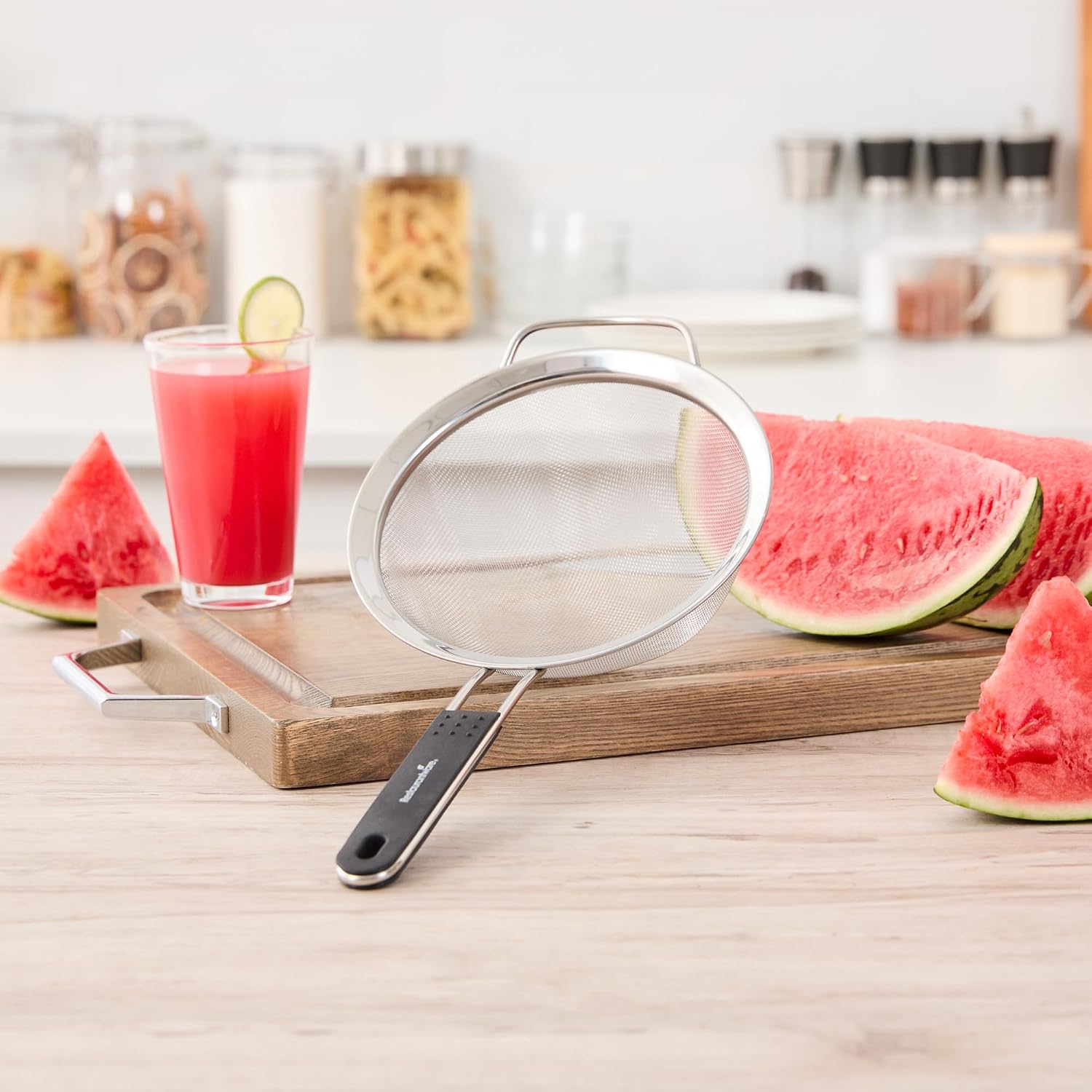 Restaurantware Round Stainless Steel Extra Fine Mesh Strainer