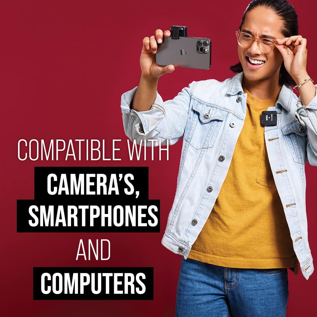 Person using RØDE Wireless Go II with a camera