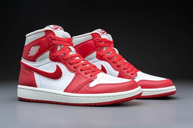 Air Jordan 1 Retro High OG Varsity Red (W) DJ4891-061 Maat 39 : Amazon.nl:  Kleding, schoenen \u0026 sieraden