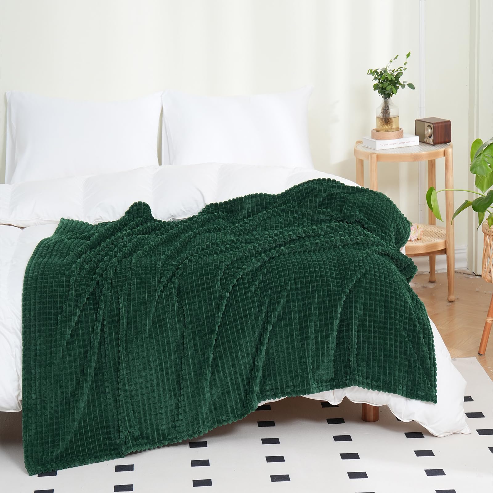 Puncuntex Flannel Fleece Throw Blanket Dark Green 108"×90",Super Soft Plush Cozy Blanket with Square Grid Design Luxury for Couch Sofa Chair