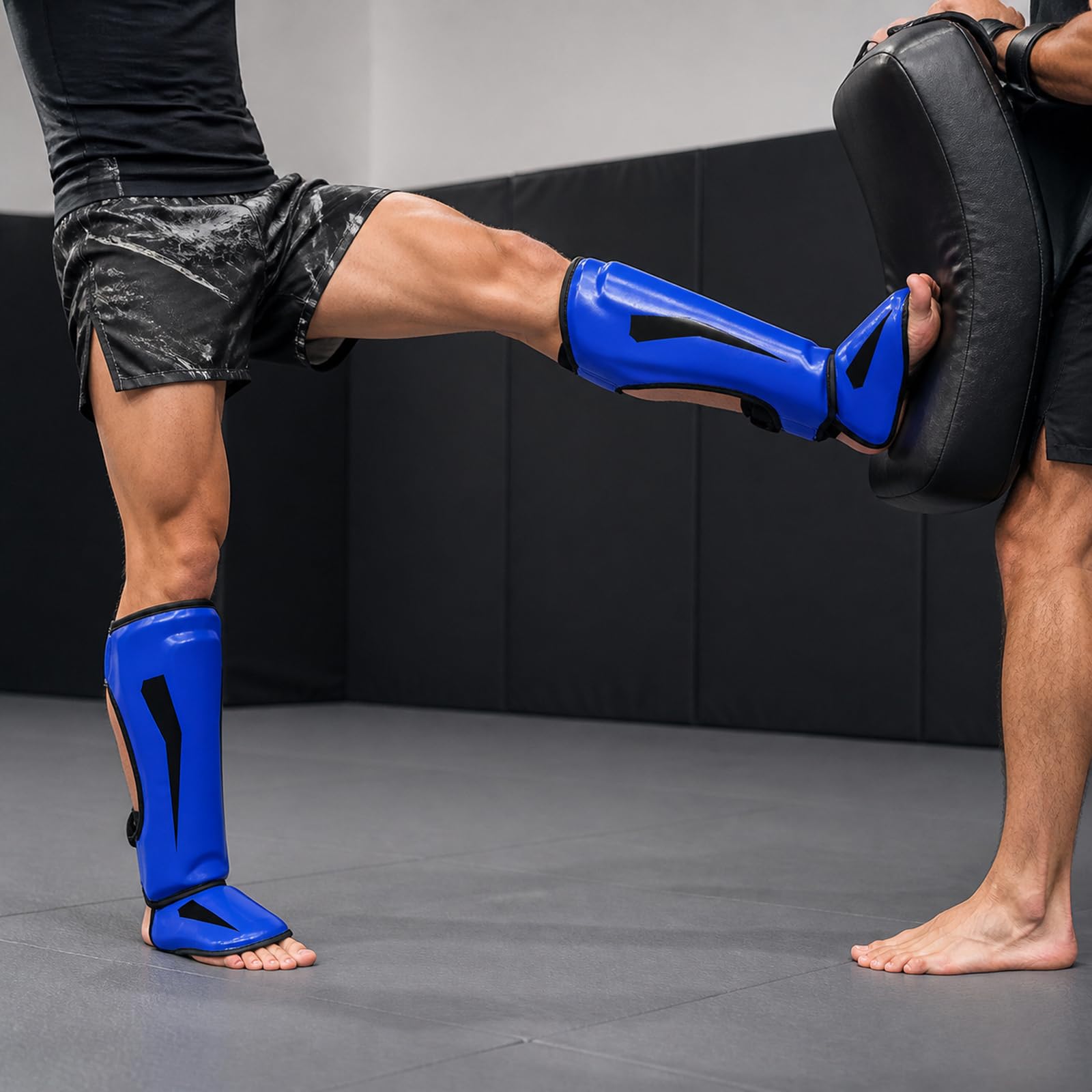 Piedi Protezione Shin Guard,Parastinchi Muay Thai,Parastinchi per Arti Marziali,Regolabili,Comodo,Traspirante,per Boxe,Muay Thai,Sport da Combattimento e Allenamento Quotidiano