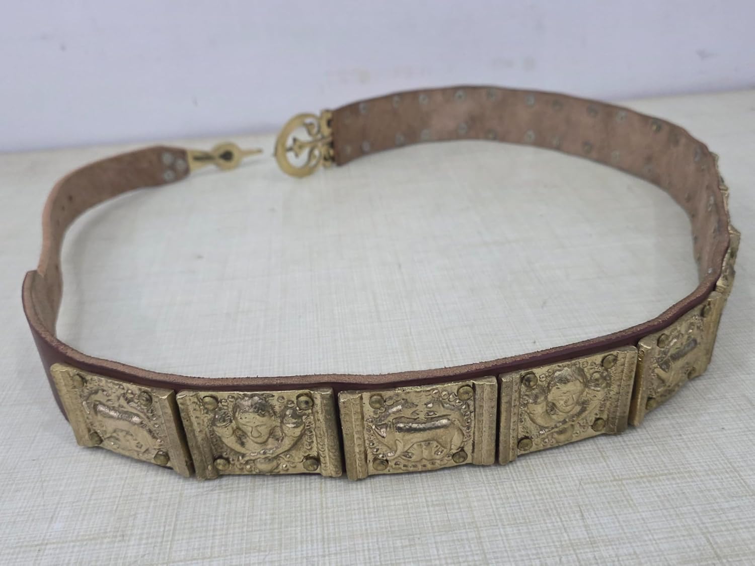 Roman She-Wolf Leather Belt with Solid Brass Casted Plates & Badge, Medieval Costume Accessory for Cosplay LARP Historical Reenactments Prop - Image 5