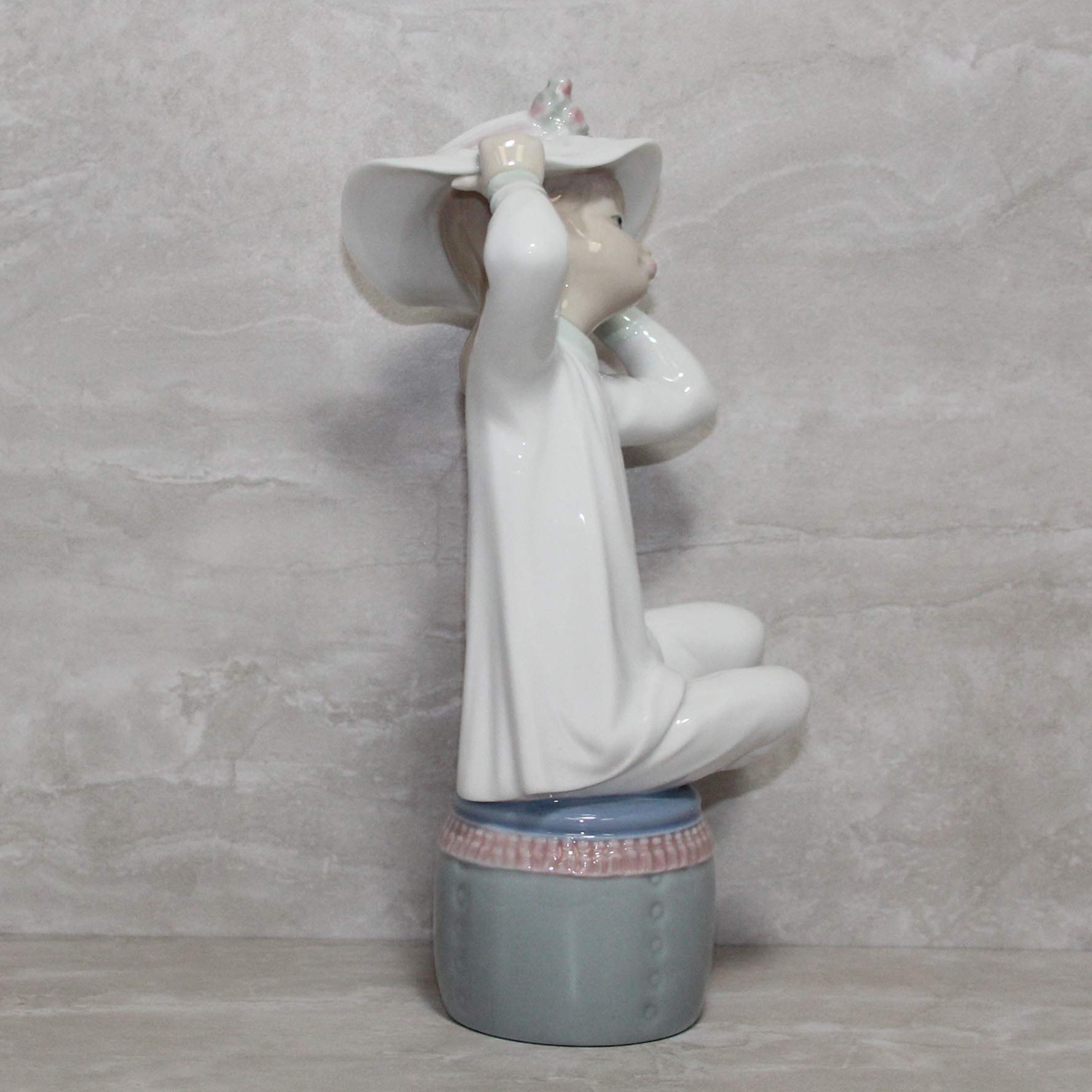 Amazon.com: Lladro 1147 Girl with HAT : Home & Kitchen