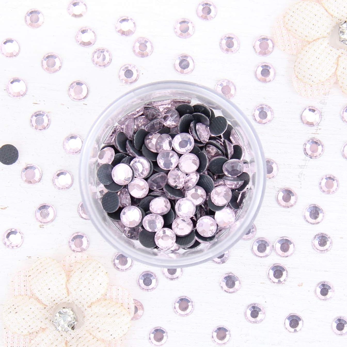 Rhinestones decorativos 16ss de alta refracción en 32 colores para acabados de costura fina