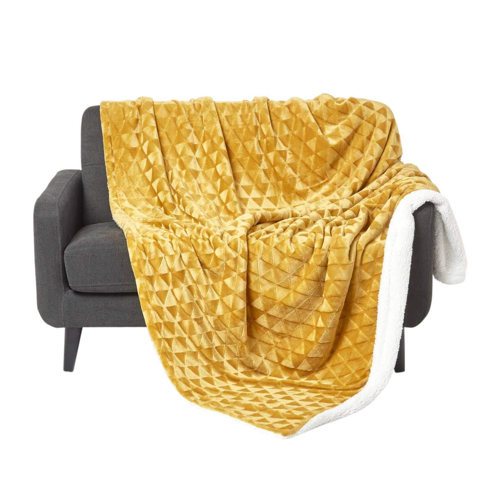 Homescapes Mustard Yellow Patterned Sherpa Fleece Throw Blanket - Soft Velvet Sofa Throw, Warm Fluffy Blanket For Beds, Thick & Cosy Reversible Blankets, Triangular Geometric Design - 130 X 160Cm