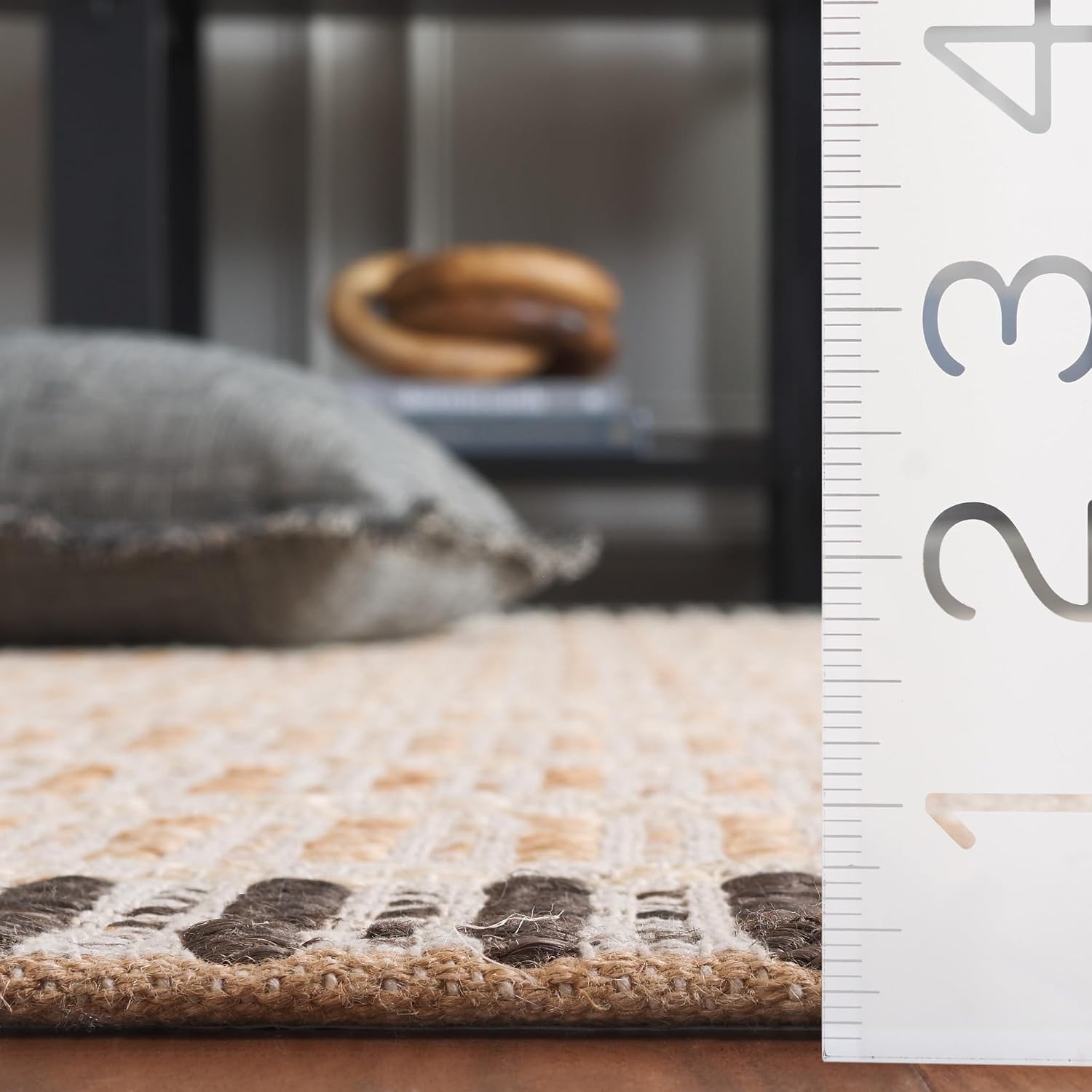 SAFAVIEH Natural Fiber Collection Area Rug - 6' x 9', Natural & Charcoal, Handmade Jute, Ideal for The Living Room, Bedroom, Dining Room (NF852H-6)