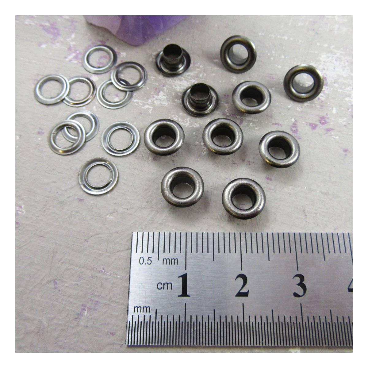 Beads4crafts Gun Metal (C1929) 50 X Round 4Mm Eyelets With Washers *14 Colours* Colourful Leathercrafts Repair (Gun Metal (C1929))