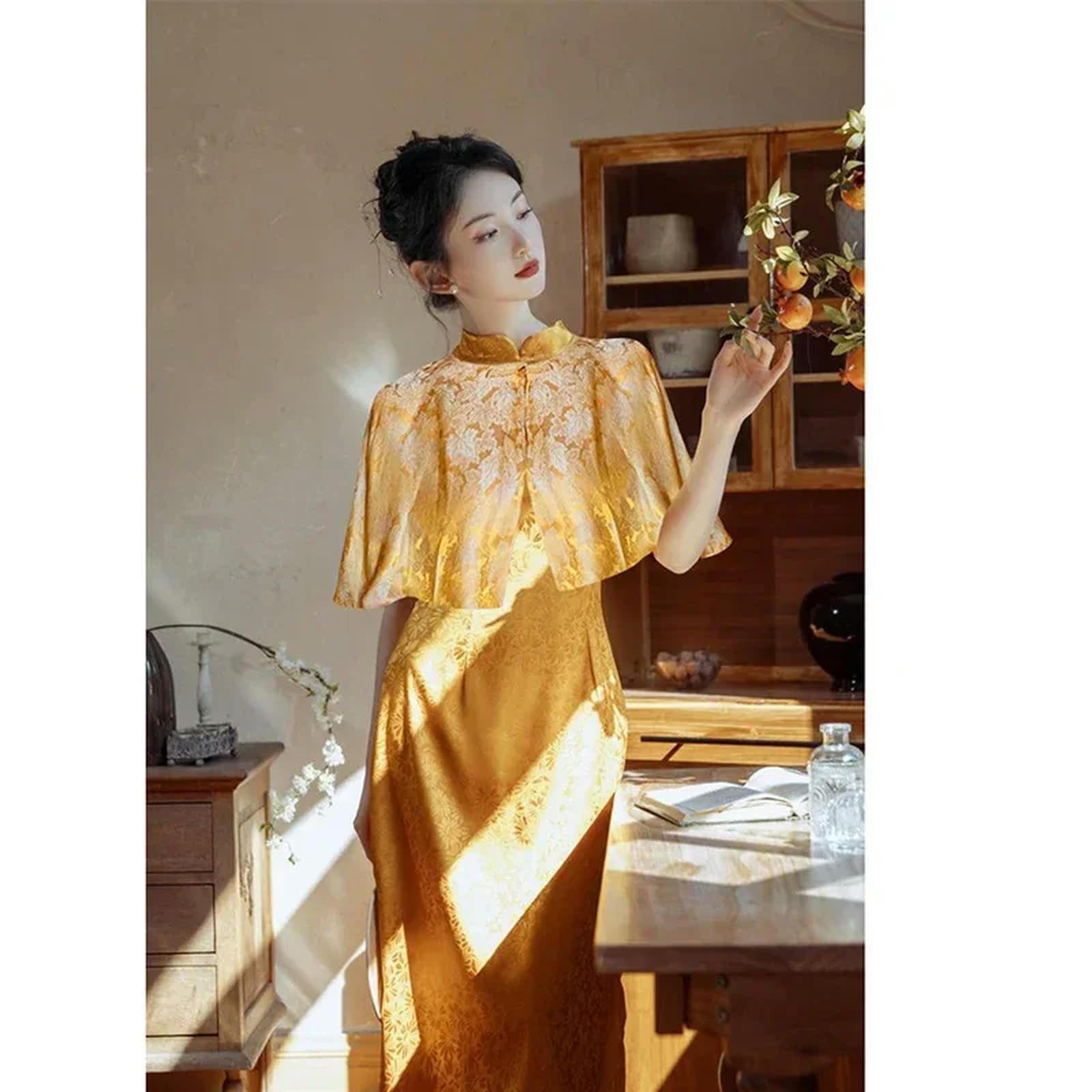 Amazon.com: JIMINISO Halter Neck Jacquard Sleeveless Long Cheongsam Modern  Dress with Cloak Women Chinese Cheongsam Wedding : Clothing, Shoes & Jewelry