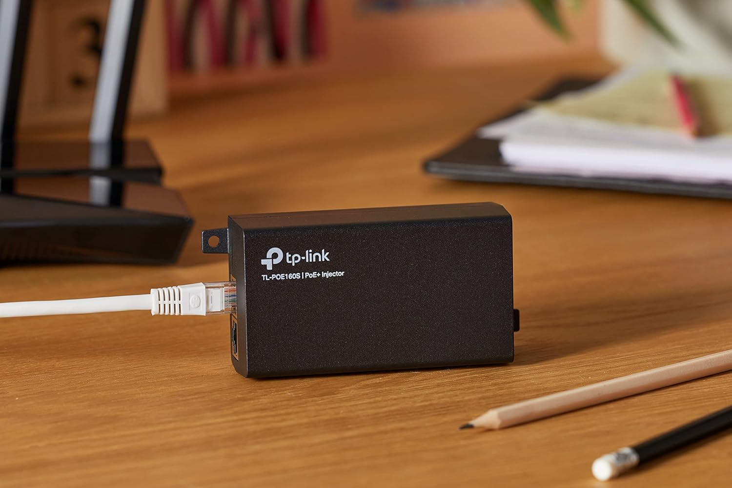 TP-Link 802.3at/af Gigabit PoE Injector | Non-PoE to PoE Adapter | Supplies PoE (15.4W) or PoE+ (30W) | Plug & Play | Desktop/Wall-Mount | Distance Up to 100m (TL-PoE160S)