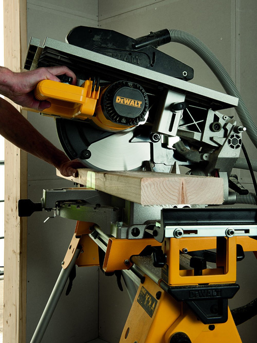 DeWalt D27113-QS Piła do cięcia ukośnego 15,9 cm 1600 W
