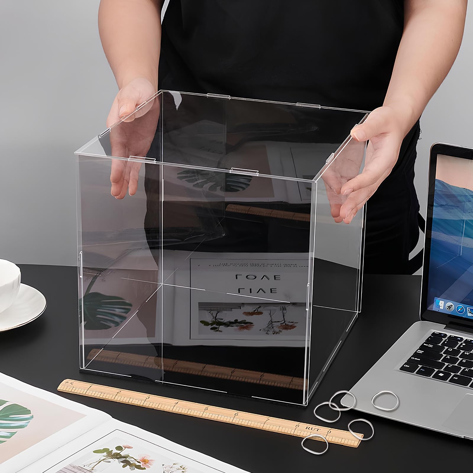 Vitrine pour collections avec socle noir, 60x60x60 cm / 24x24x24 po, Vitrine acrylique transparente, Présentoir transparent pour salon, chambre à coucher, bureau