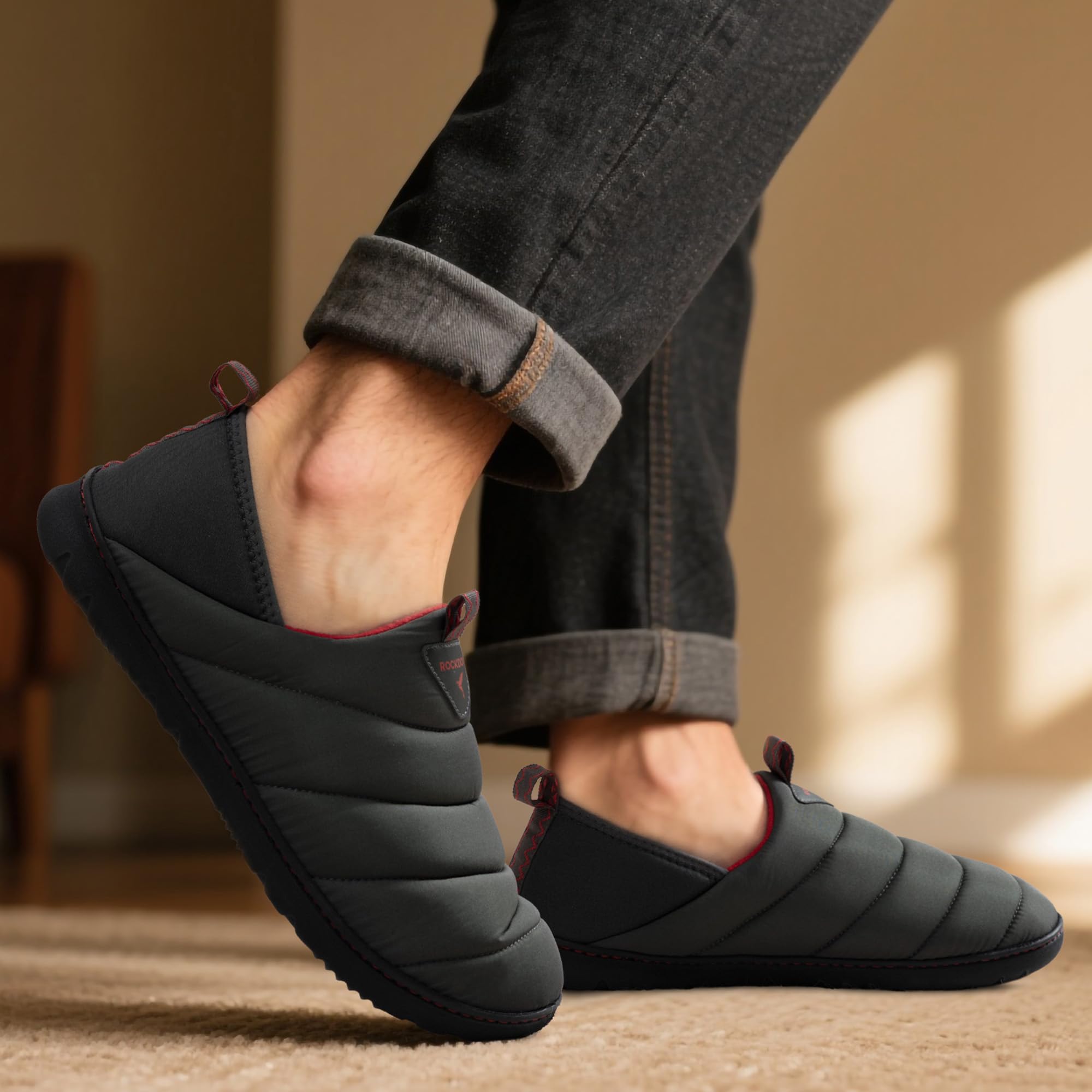 RockDove Pufflite - Pantuflas acolchadas de dos tonos para hombre con suela interior y exterior