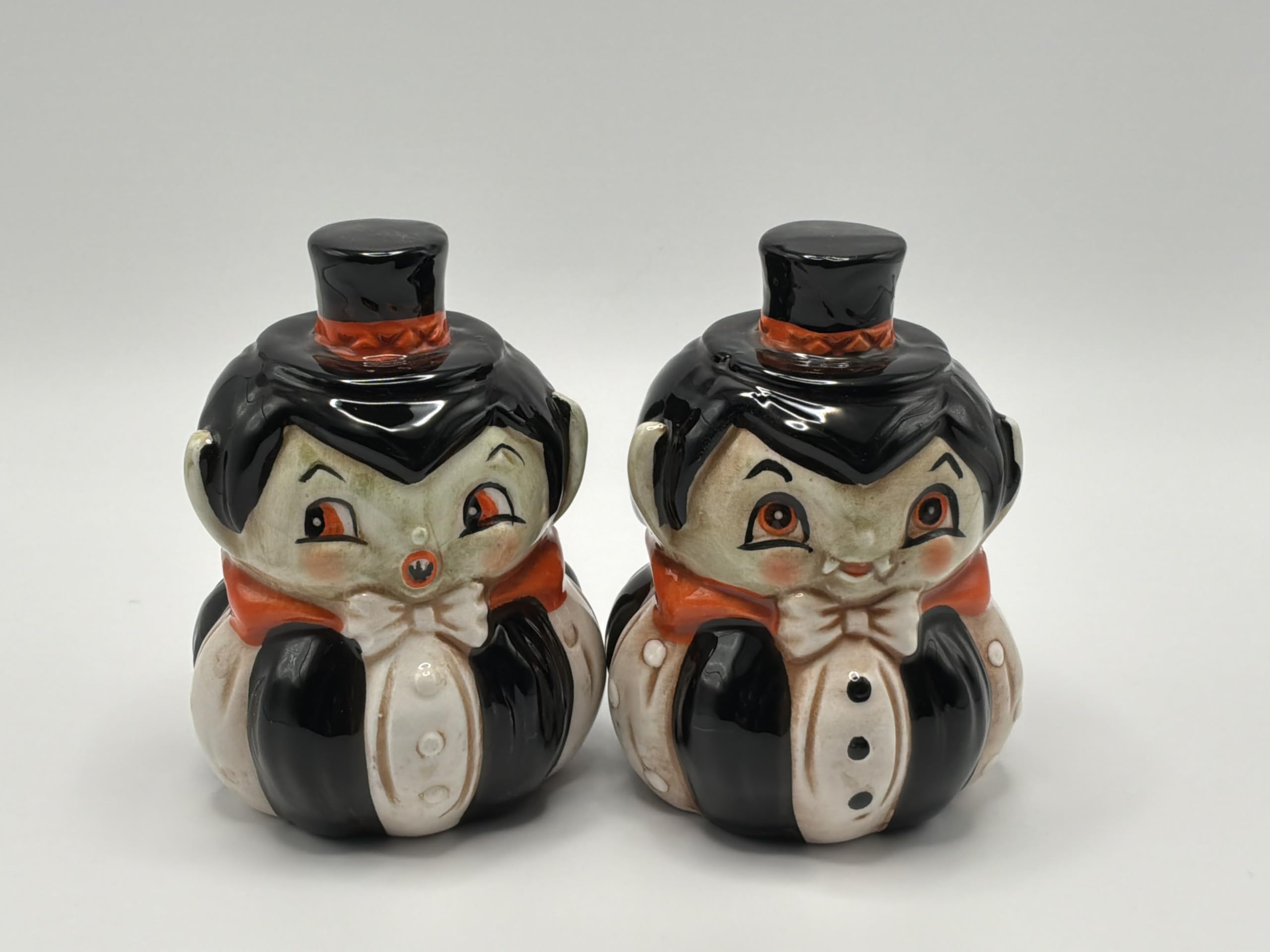 Vampiro Halloween Sale e pepe Shaker Set. Circa 8,9 cm di altezza Lo scolorimento è normale per questa linea di prodotti