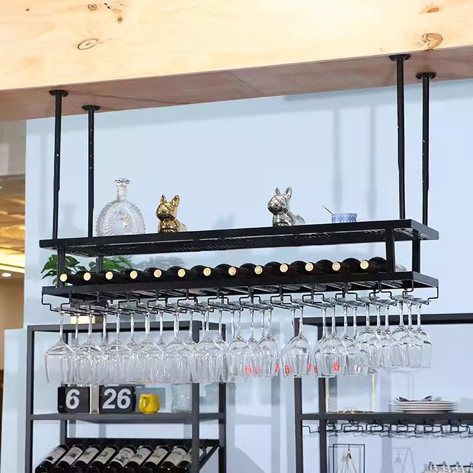 Casier à verres à vin de plafond pour sublimer vos soirées autour d'un îlot de cuisine moderne