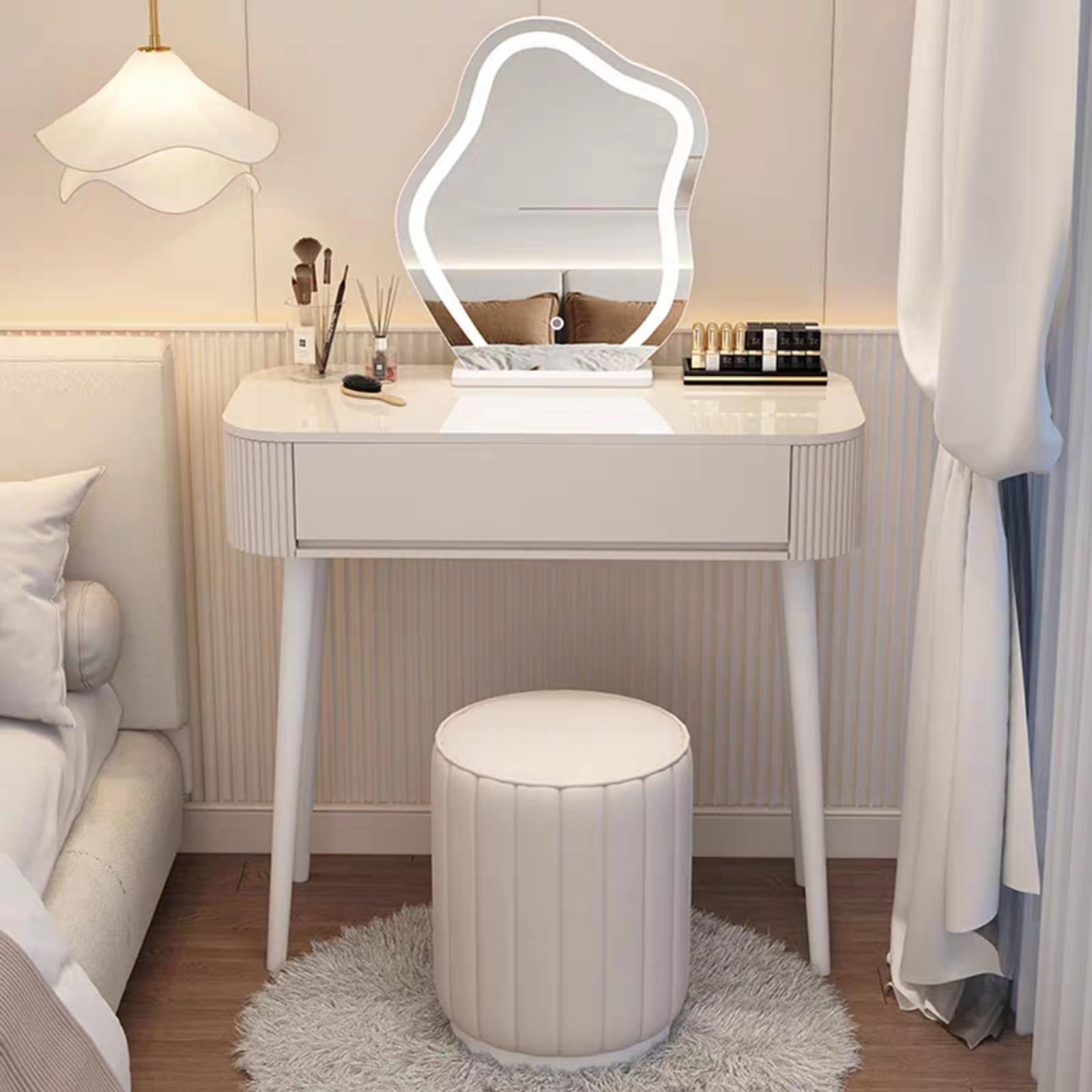Tocador blanco grande para organizar cosméticos en una mesa de maquillaje con luces compacta