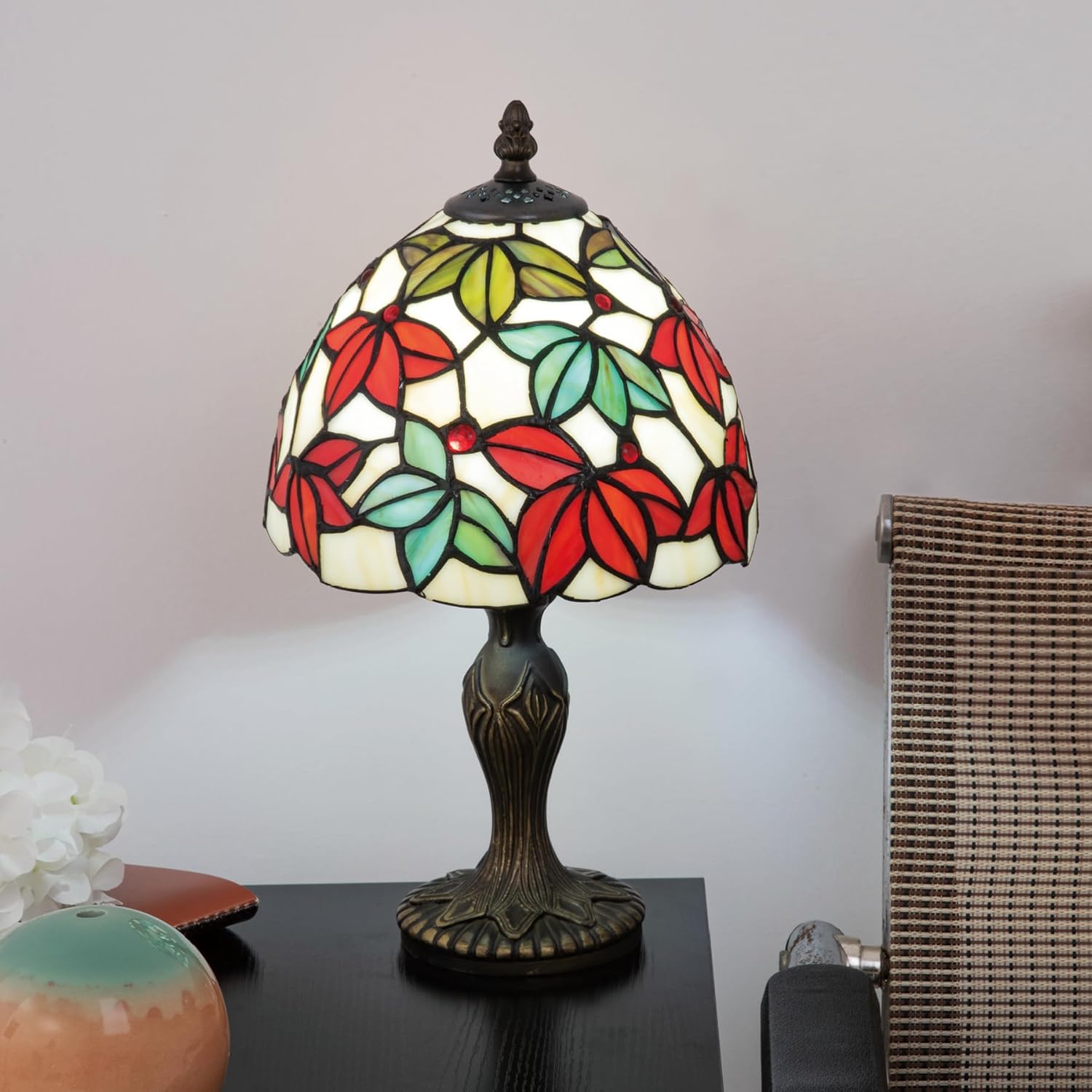 Tiffany Stained Glass Bedside Table Lamp 8-inch Dia White Maple Leaf Floral Design Hand-Made Lampshade Nightstand Light for Bedroom Dorm Living Hallway Coffee Table Office Housewarming Gift