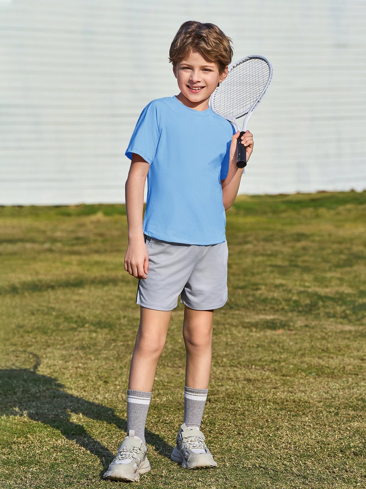 Haloumoning Camiseta de manga corta con cuello redondo para niños, para verano, lisa, ligera, ajuste regular, camisetas deportivas, informales, básicas, de 5 a 14 años
