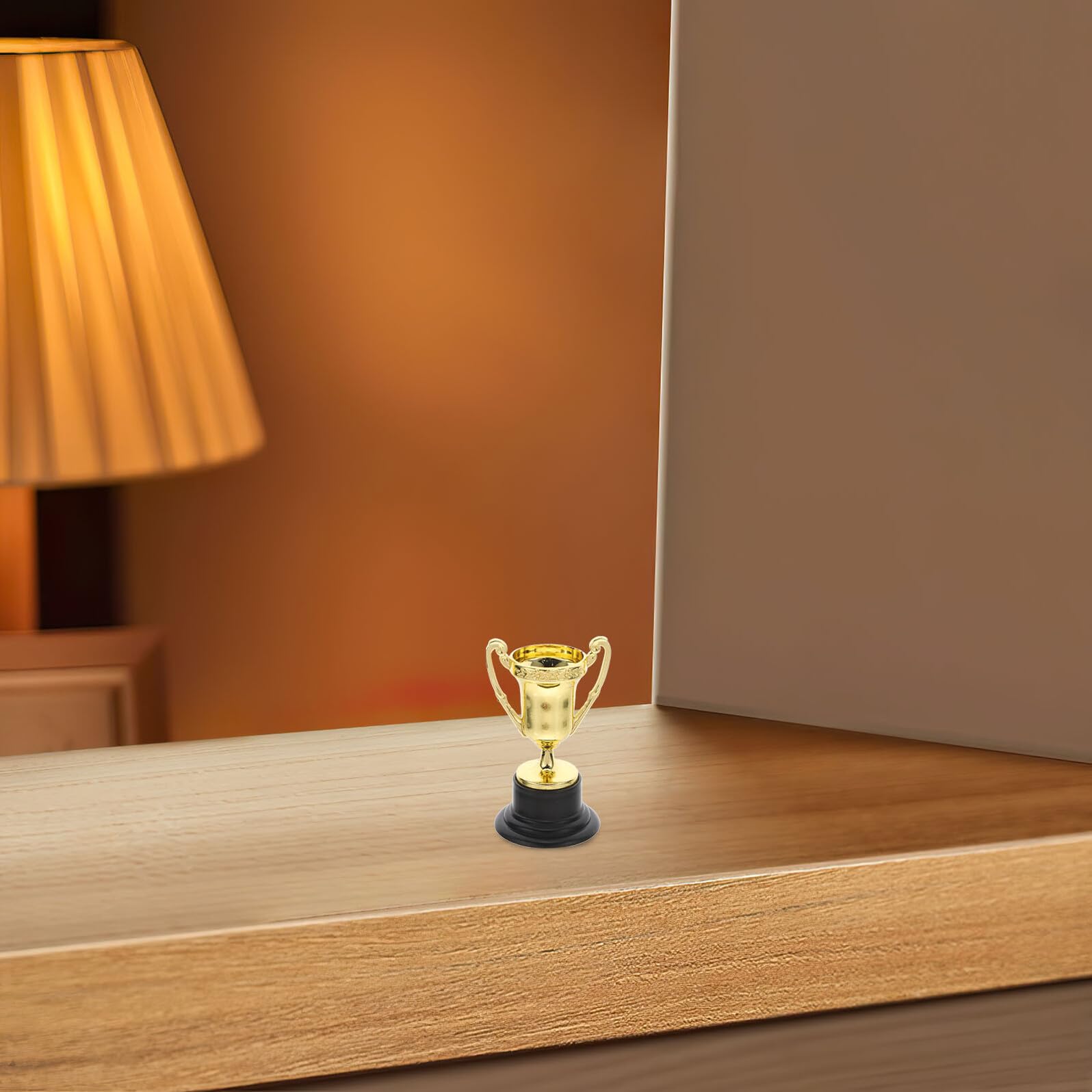 Alasum Plastik Belohnungspreis Trophäe 30 Stück aus Kunststoff, Gold | Kreatives Trophäenmodell, Elegant für Klassenzimmer und Party, Wear Resistant Oberfläche für Lange Aufbewahrung