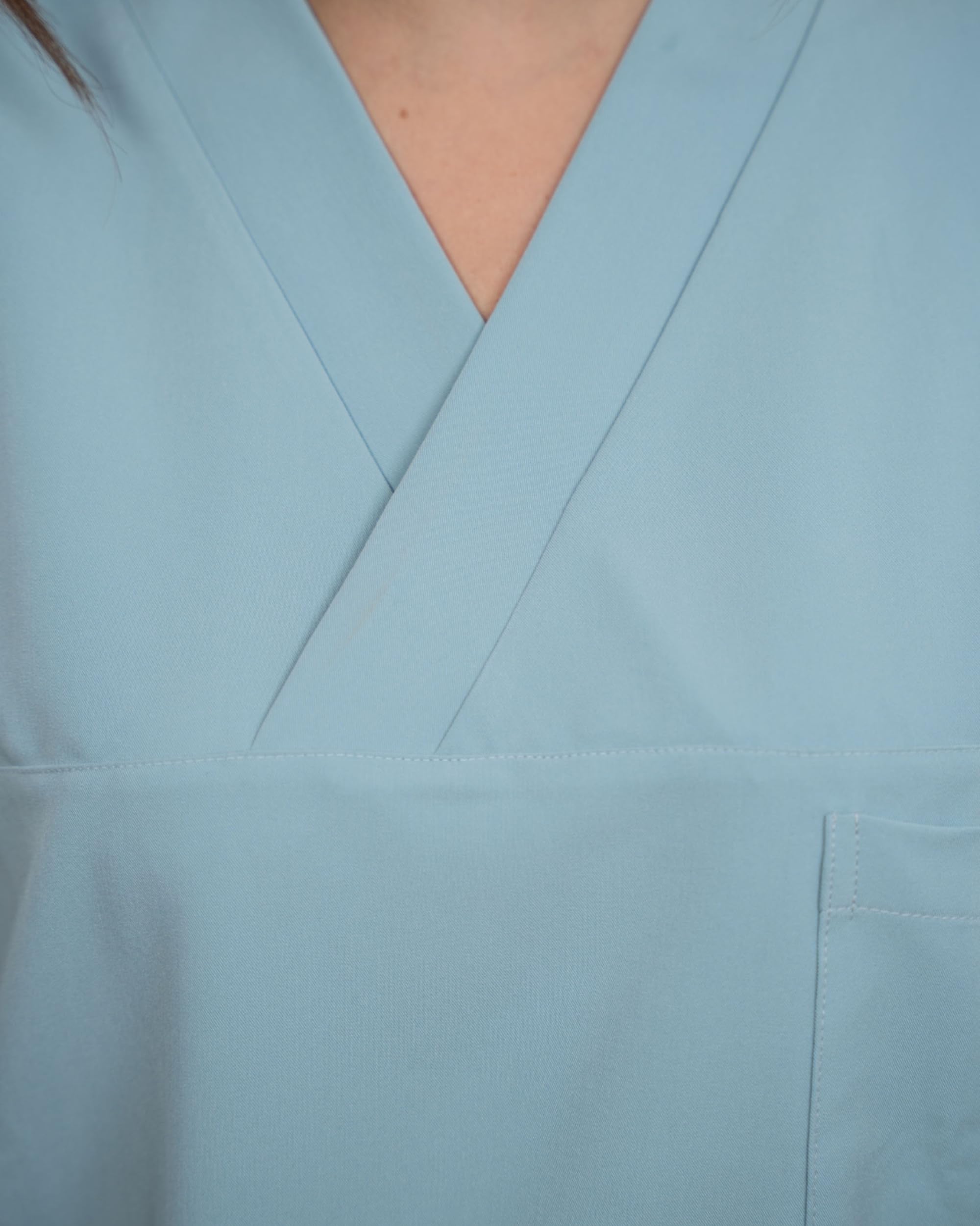 Divisa Sanitaria Professionale Uomo/Donna, Completo Medico OSS Estetista Infermiere, Tessuto Elasticizzato, Made in Italy