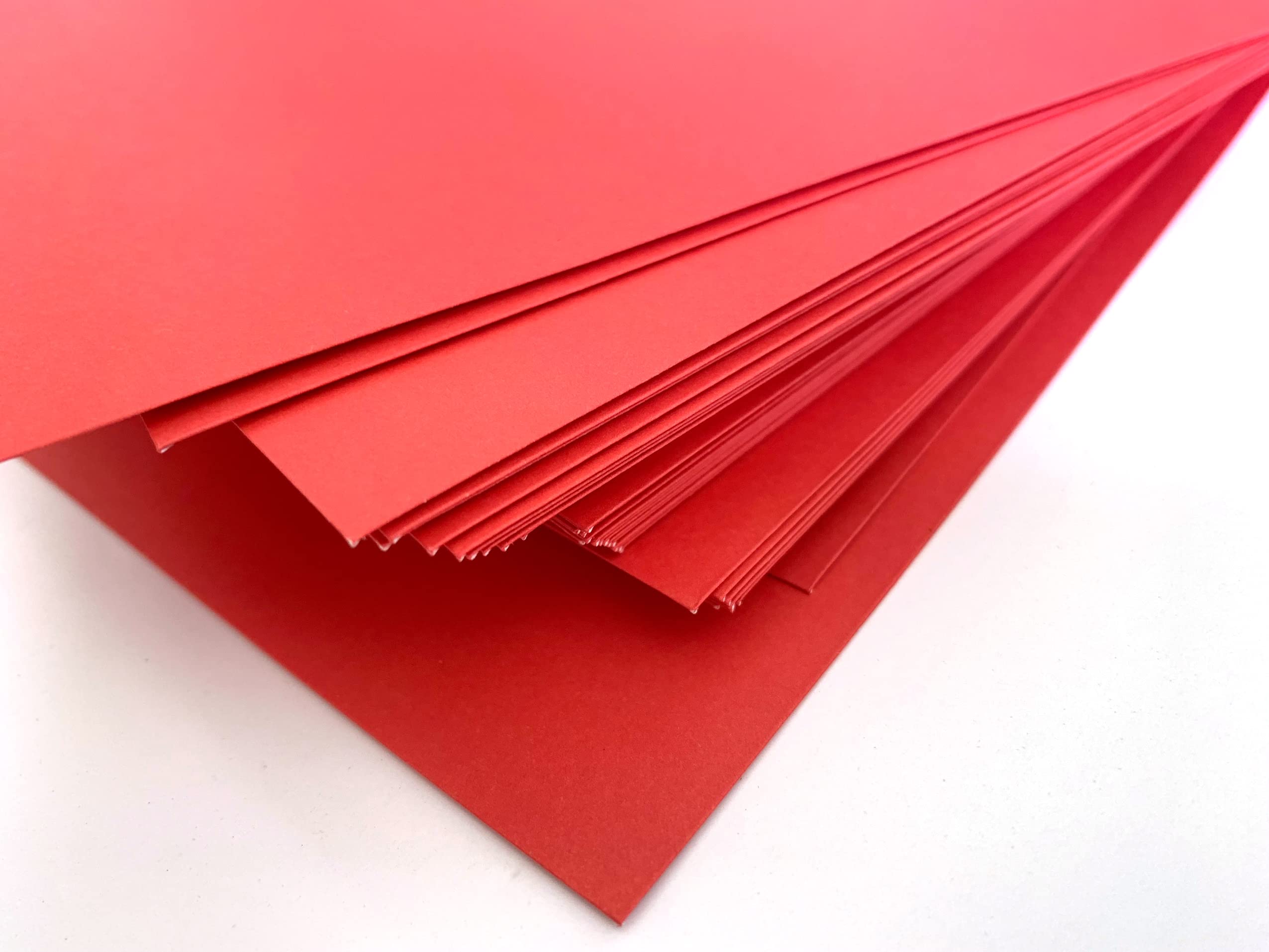100 sobres con ventana, rojo, rojo oscuro, C4 = 324 x 229 mm, cierre autoadhesivo con tira, 120 g/m²