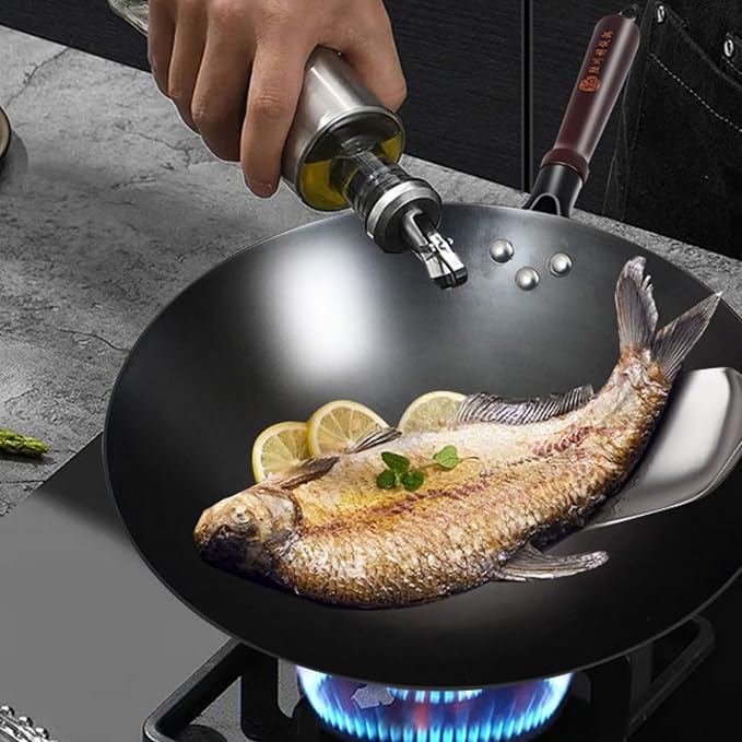 Wok de Hierro Fundido 32 cm con Mango de Madera miniatura 4