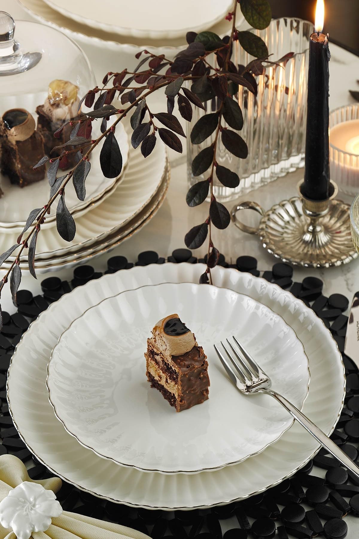 Vajilla elegante de 24 piezas, 100% porcelana, color blanco y plateado, incluye platos, platos hondos de postre y cuencos, no apto para lavavajillas y microondas