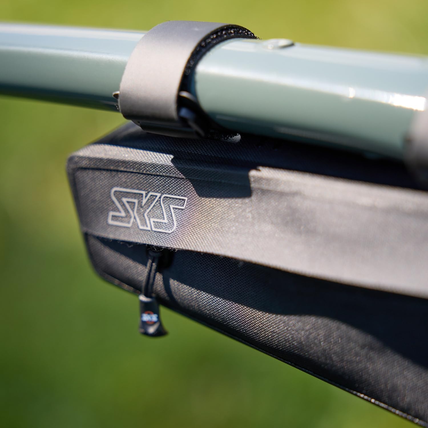 SKS GERMANY Race Frame Bag Sacoche de Cadre de vélo (Sacoche de vélo, Coupe Vent et légère, imperméable, éléments réfléchissants, Maintien sûr, Sac de Cadre ou de Tige de Selle) Noir