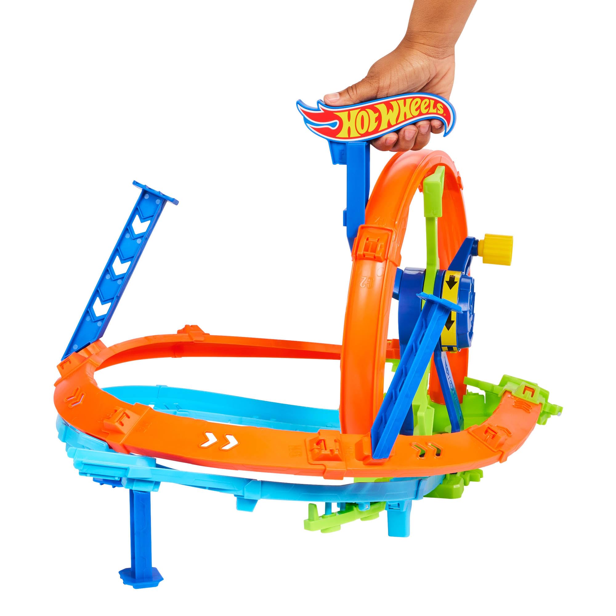Hot Wheels Stunt Tracks Wyścigowa Turbo Pętla Zestaw do zabawy, samochodowy tor wyścigowy w kształcie ósemki, przyspieszacz, strefa kraks i metalowy samochodzik w skali 1:64, zabawka dla dzieci 4+