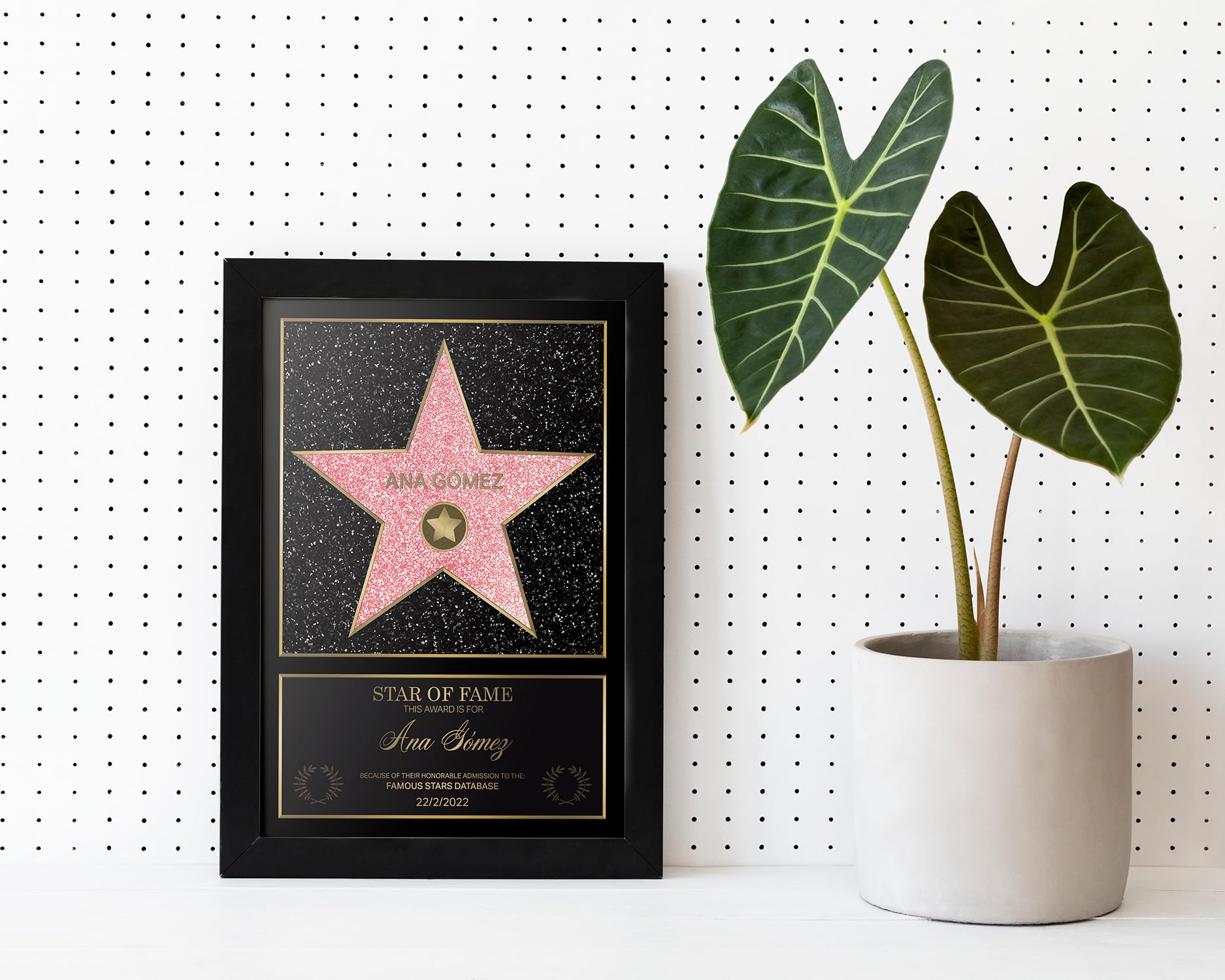 REGALOCREATIVO Hollywood Star of Fame 35x50 cm. Stella Personalizzata con Certificato Walk of Fame. Regali Originale. Quadro fabbricato en Metacrilato con Cornice.