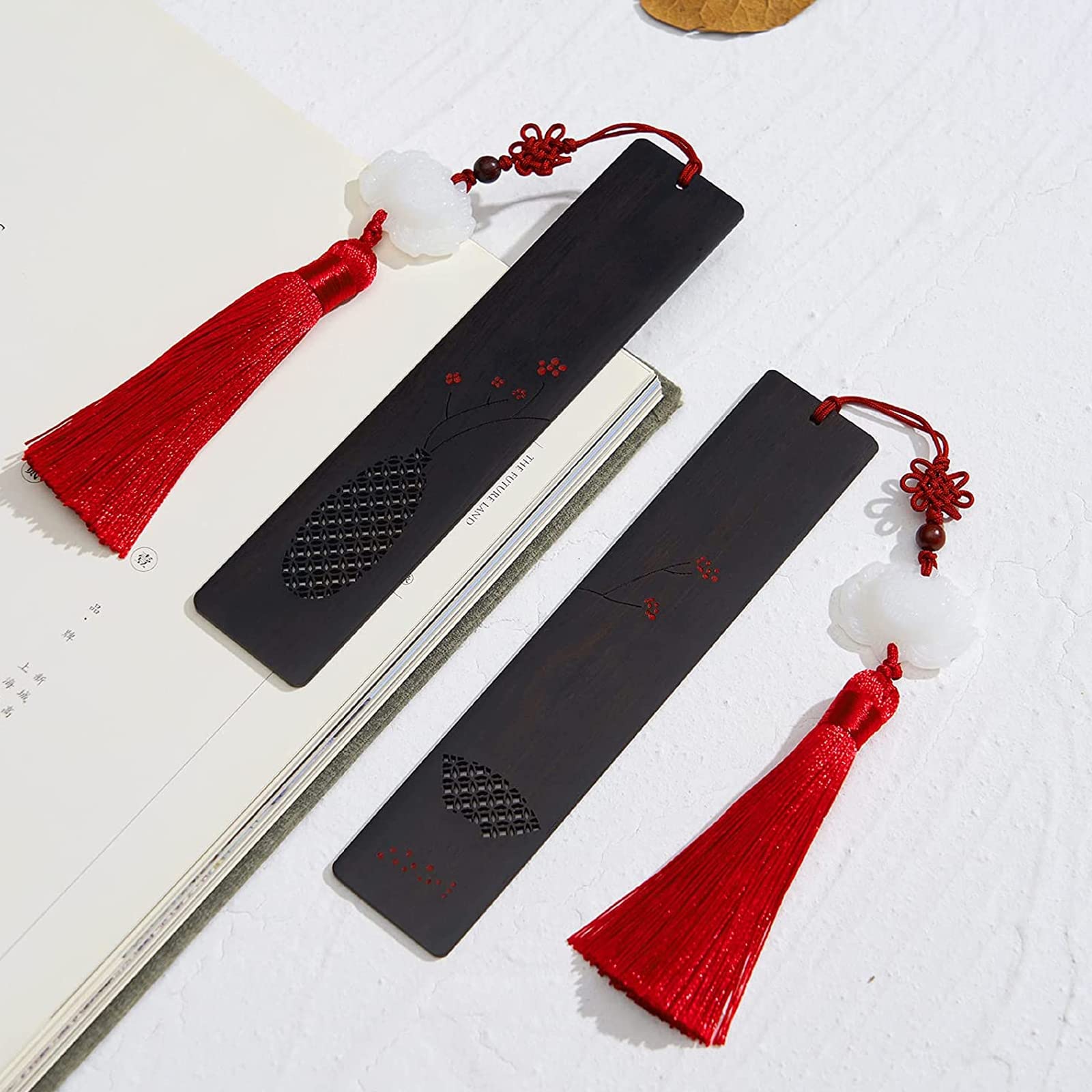 Buchmarken aus Holz, Handgefertigte Lesezeichen aus Holz mit Quaste und Anhänger im chinesischen Stil, Lotus-Pflaumenblüten(Plum Blossoms)