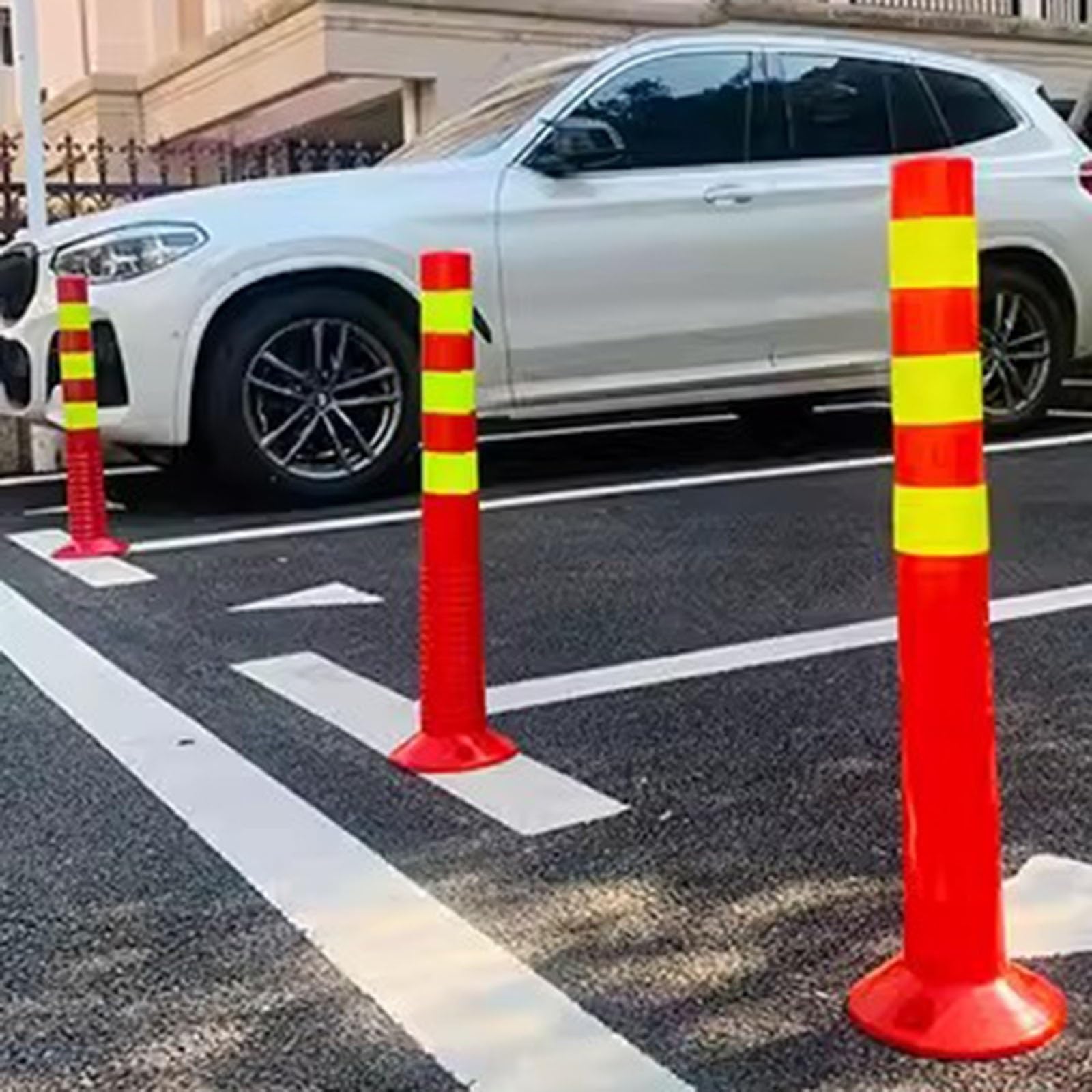 JYBNBBE 3Pcs Reflective Safety Cones, Industrial Traffic Safety Bollards for Driveways, Parking Bollard Delineator,for Home Garage Street Decor Traffic Sensitive Area
