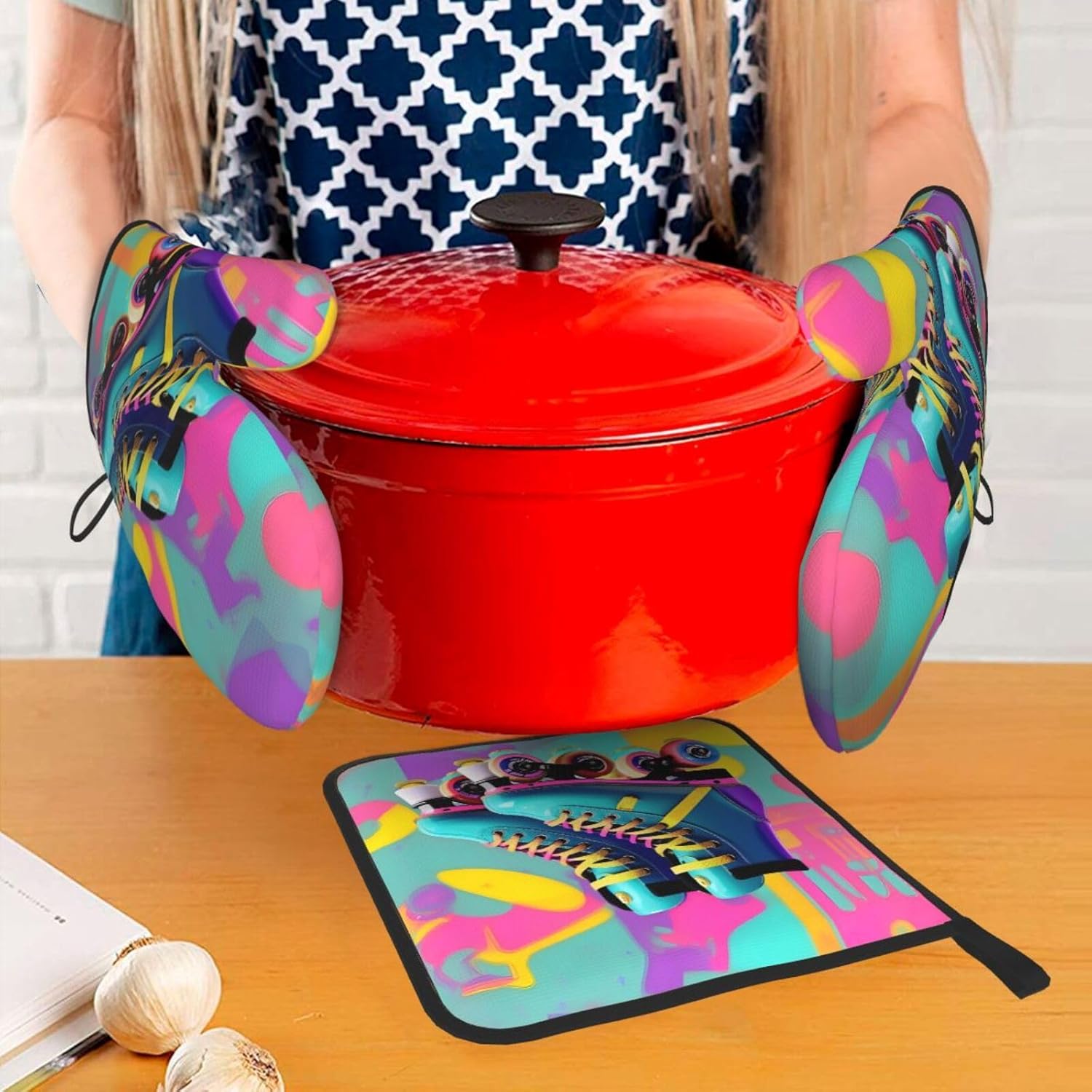 Retro Colorful Roller Skates Print Heat Resistant Microwave Gloves, Used for Baking, Cooking, and Fashion Kitchen Essentials