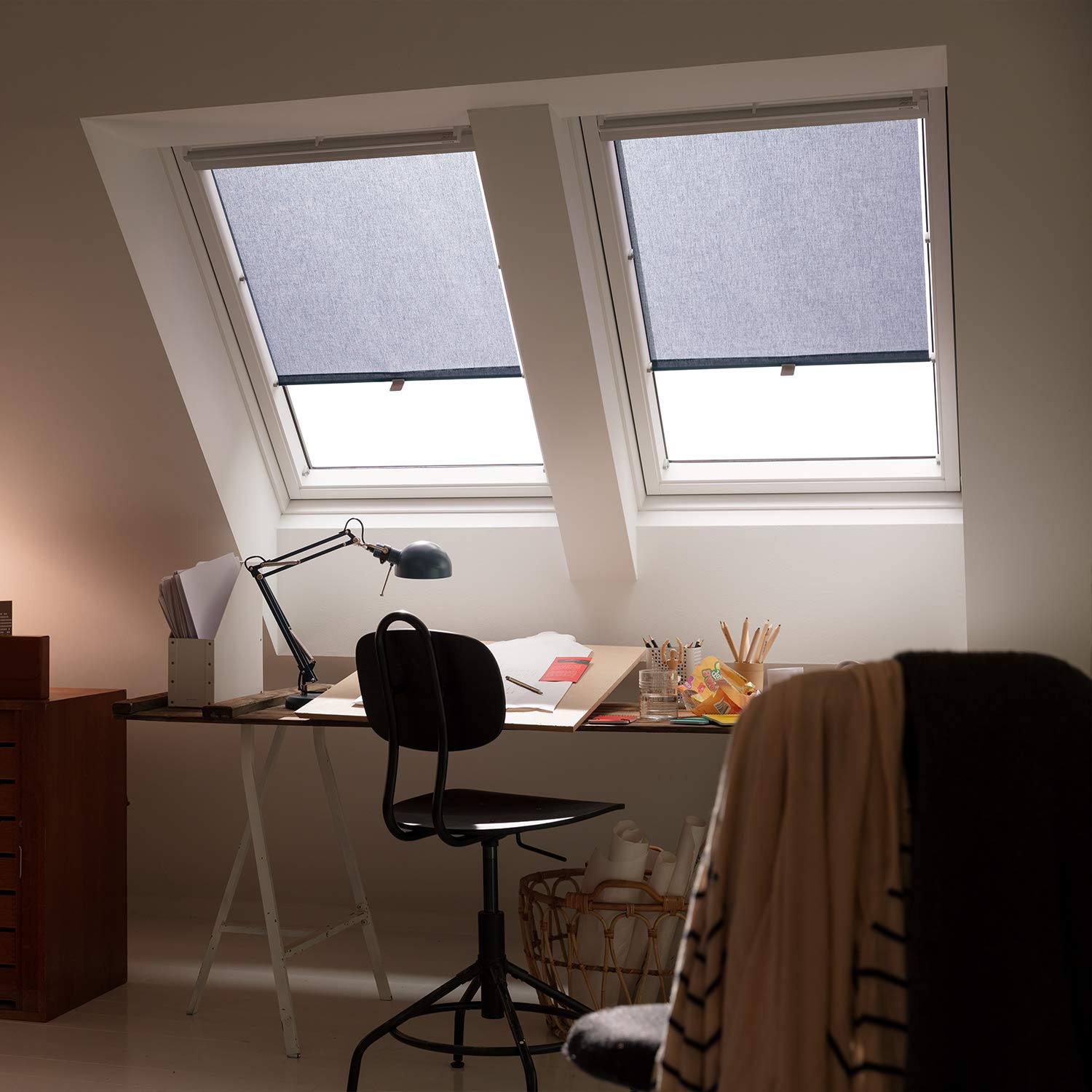 Itzala Store Enrouleur pour VELUX, MK04|MK06|MK08|M04|M06|M08, Bleu Foncé | Tamisage de la lumière, trois positions différentes