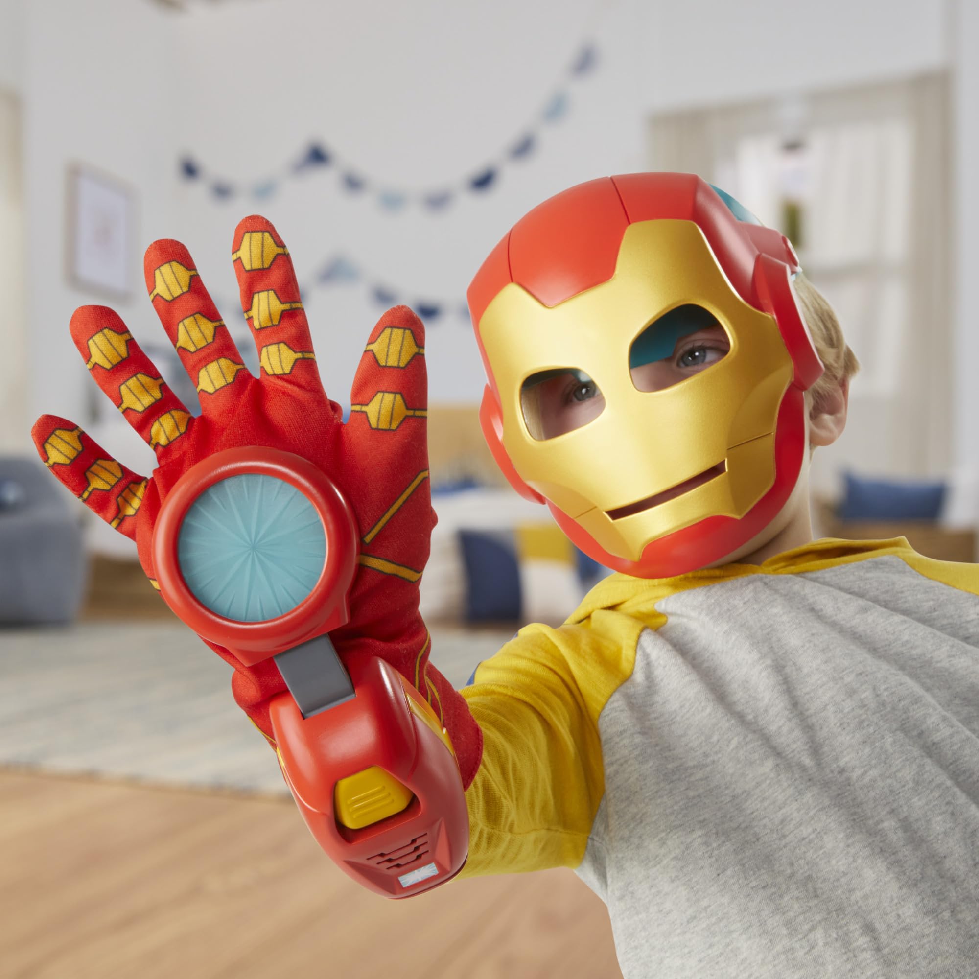 Marvel Iron Man et Ses Amis Extraordinaires, Pack de déguisement du héros en Armure, Masque et Gant électronique Iron Man, pour Enfants, dès 3 Ans