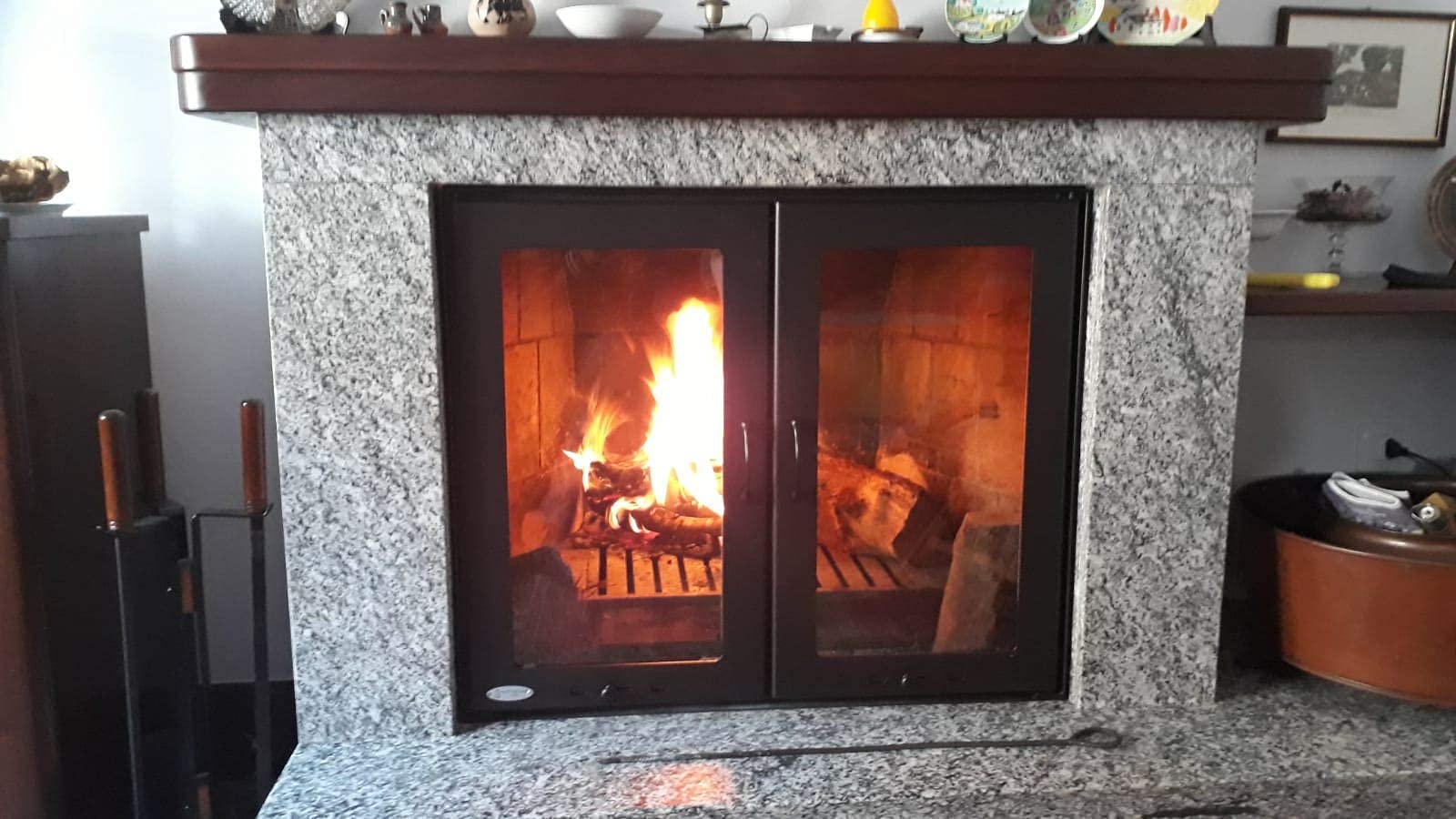 Puerta A MEDIDA Chimenea Leña, Cristal Vitroceramico, Regulador Entrada de Aire, +Eficiencia de Temperatura y Seguridad de la Combustion del Fuego. Tamaño y Posición del Tirador A Elegir