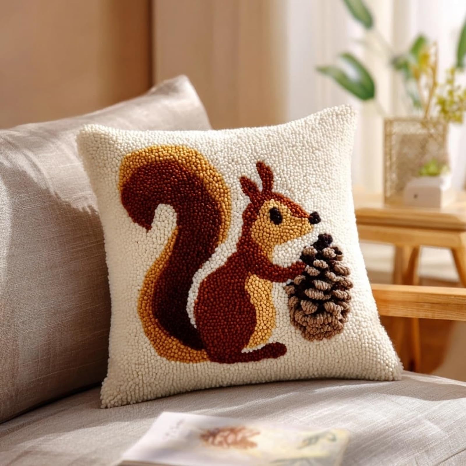 AxiangziK DIY Latch Hook Cushion Cover Kit 43x43cm,Animal Squirrel Full Accessories Yarn Craft Set,Cushion Making Kit Ideal Gift for Adults,Craft Enthusiasts