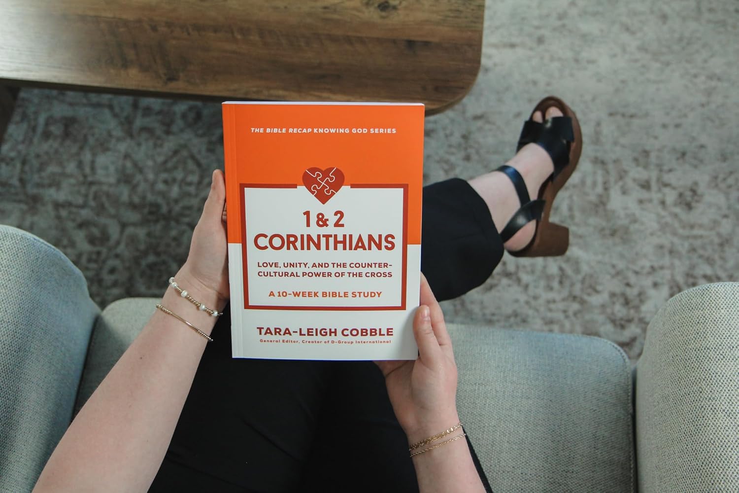 1 & 2 Corinthians: ―Includes Daily Readings, Teachings, Questions, Scripture Memory (Individual or Small Group Use) (The Bible Recap Knowing God Series)
