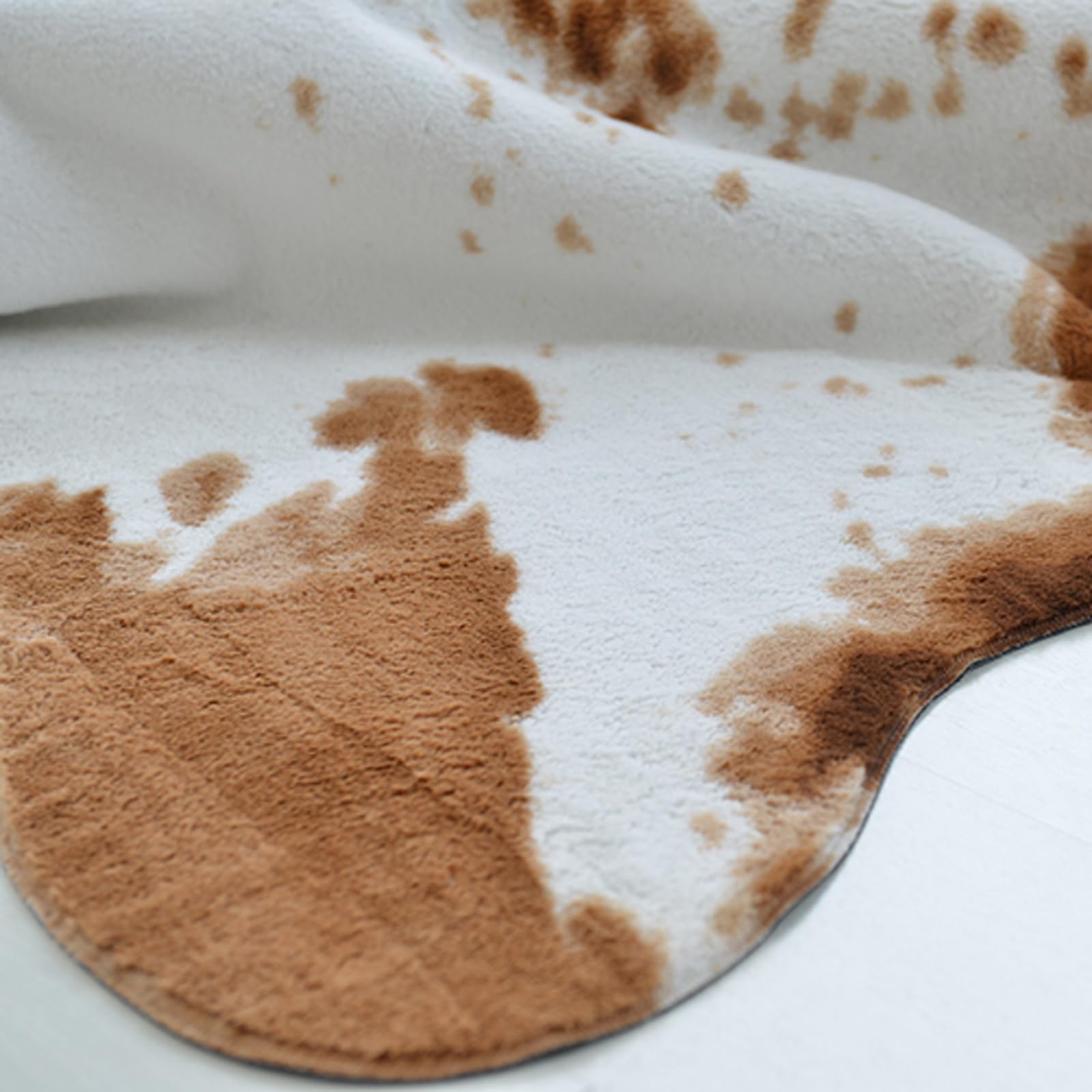 Tapis doux en imitation peau d'animal - Tapis de forme irrégulière pour salon et chambre à coucher - Aspect peau de vache