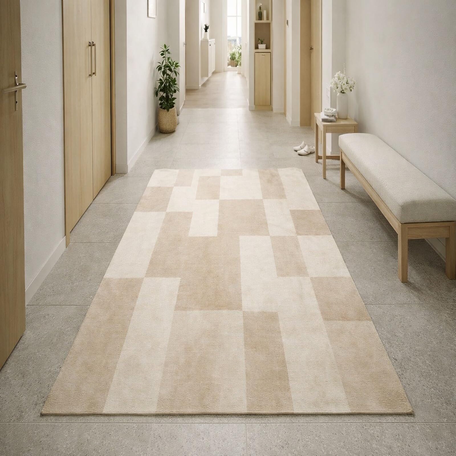 Grand tapis de salon beige géométrique 200x300 pour réchauffer votre salle à manger moderne