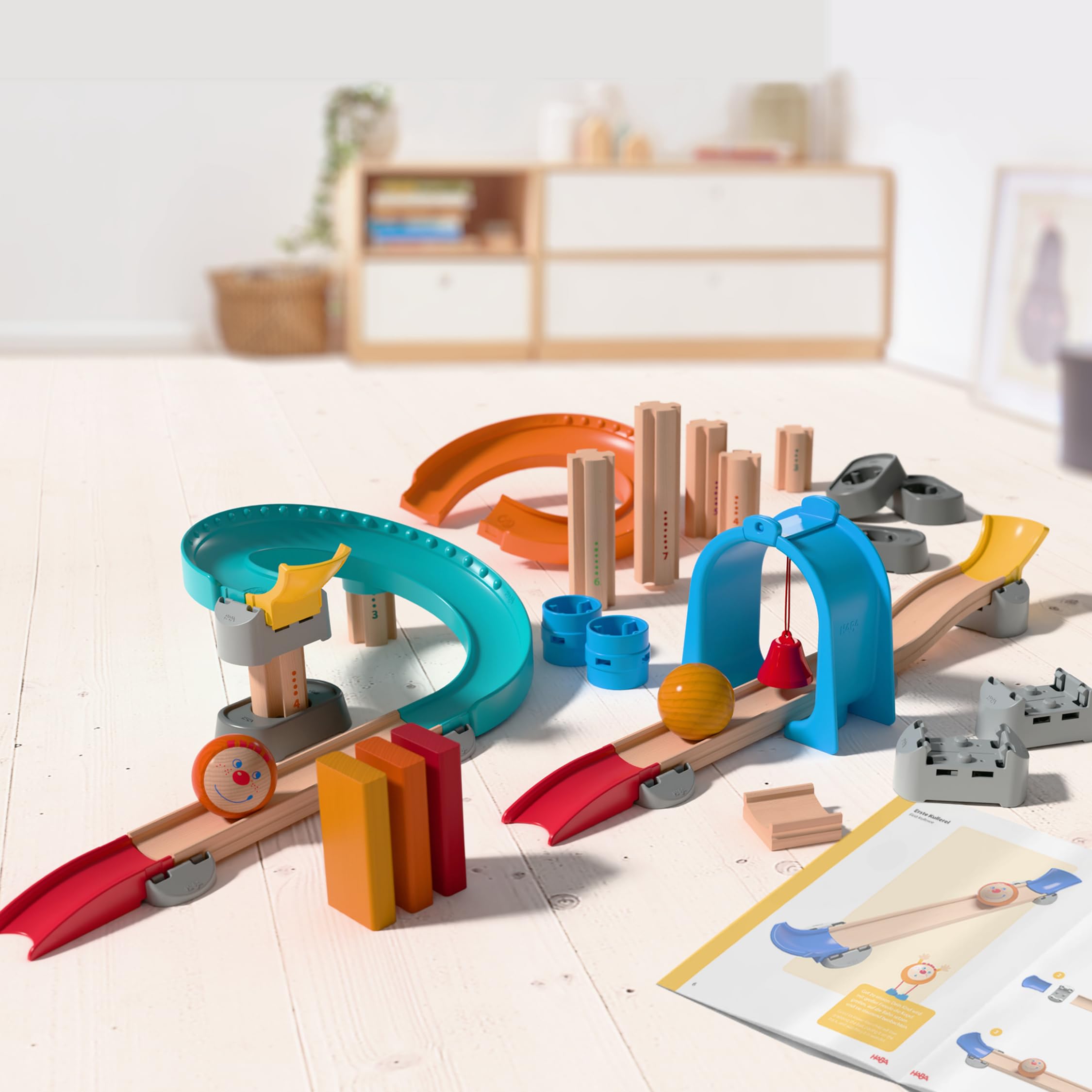 HABA Kullerbü Step-By-Step: Mitwachsende Kugelbahn & Murmelbahn für Kleinkinder ab 1-4 Jahren. Stabiles Klicksystem, kompatibel mit Allen Kullerbü-Bahnen - 2012252001