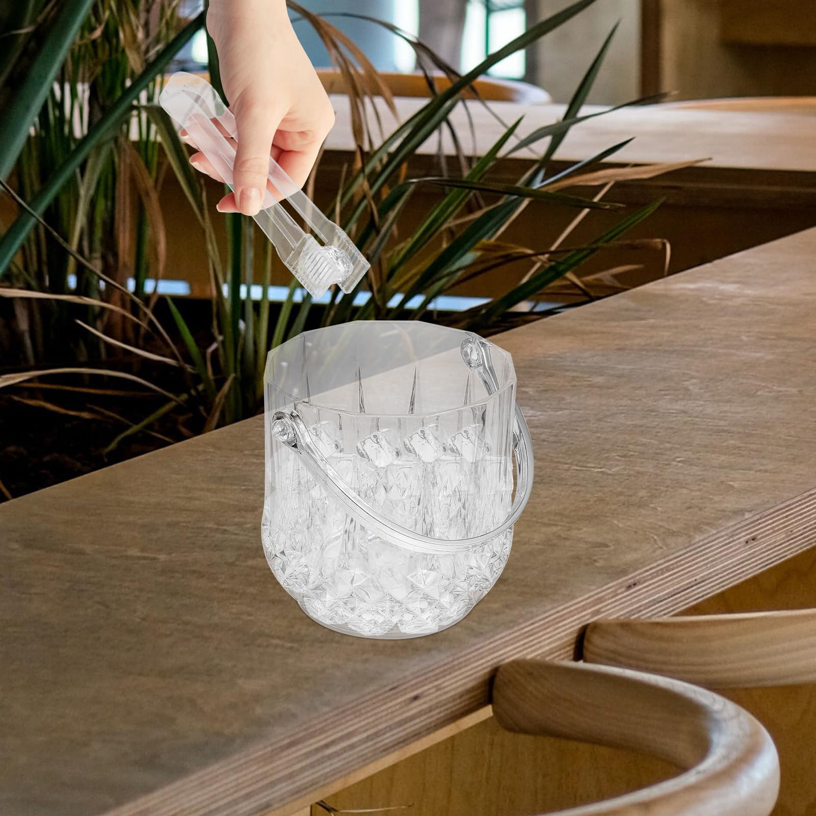 - Secchiello per Il Ghiaccio Trasparente con Piccole pinze per cubetti di Ghiaccio, Piccolo refrigeratore per Vino con Manico, per servire Bevande, per Feste a casa
