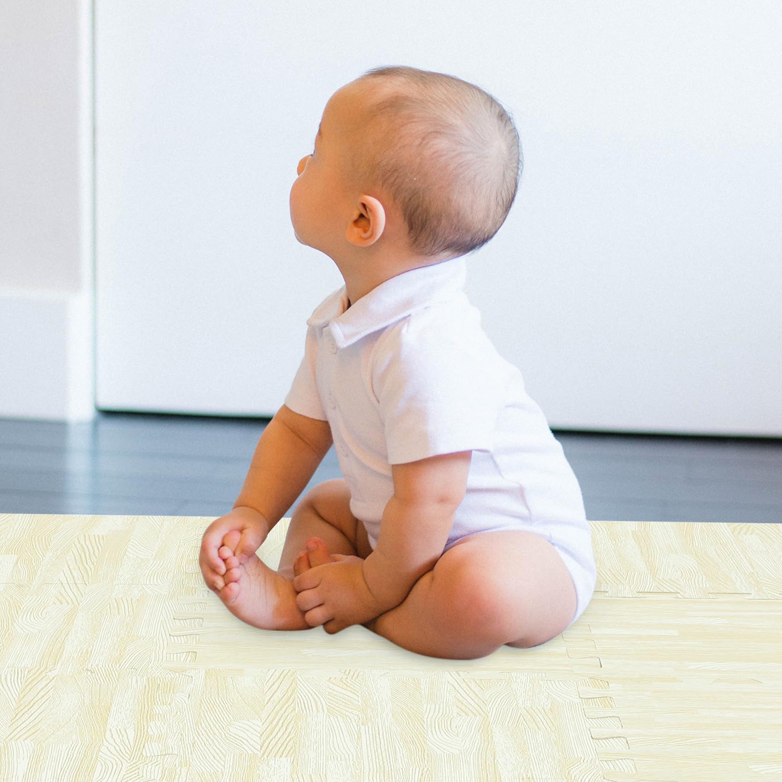 Kinder Krabbelmatte Puzzle aus Eva 10 Stück 30x30 Cm | Holzoptik in Beige, 1cm Dicke Steckelemente, für Liegen und Spielen im Kinderzimmer