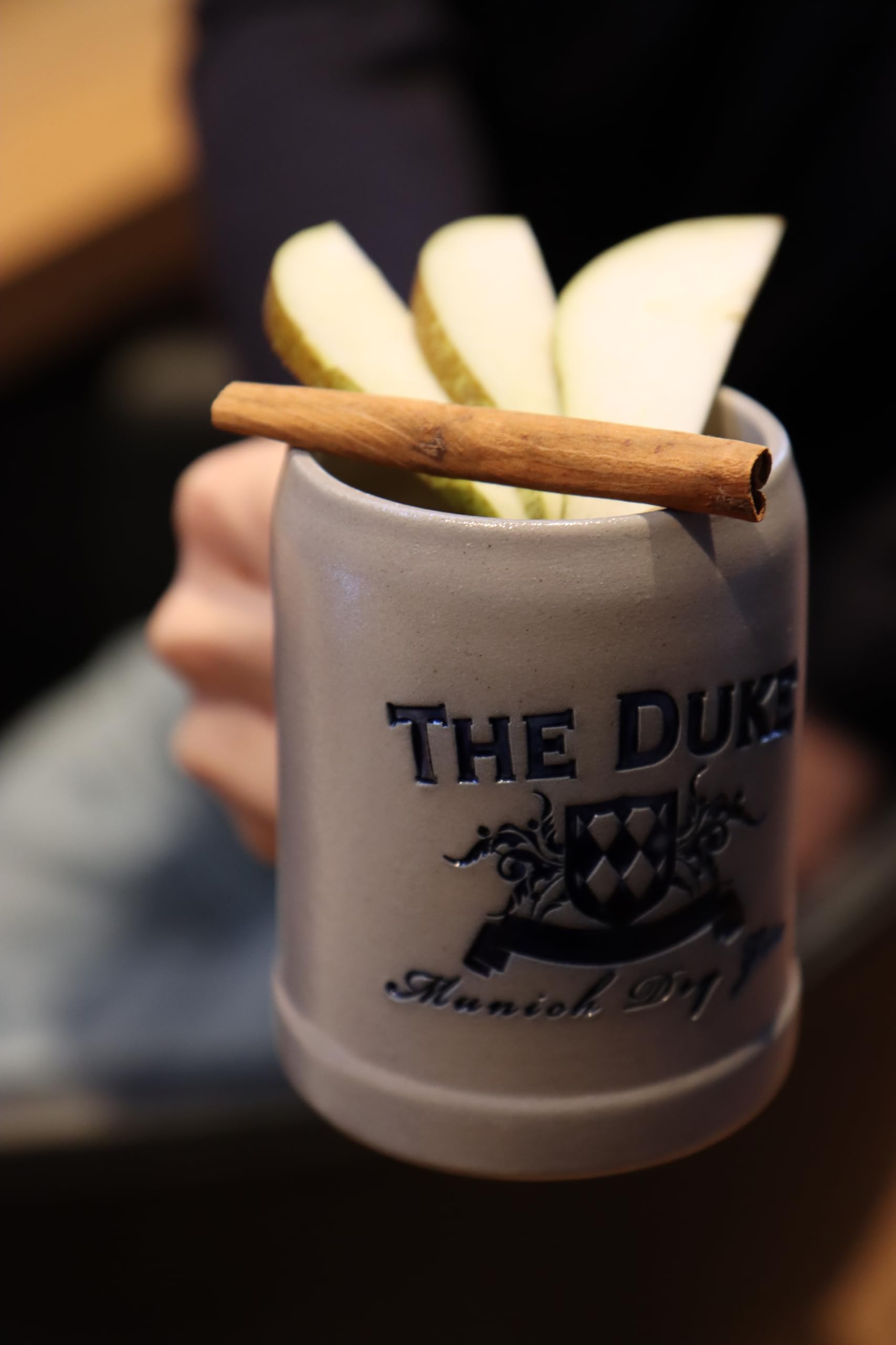 THE DUKE Munich Dry Gin Wiesn Edition - Handgefertigter, Bio-zertifizierter Gin aus München mit 13 einzigartigen Botanicals - limitierte Oktoberfest-Ausgabe, 45% vol (0,7 l)